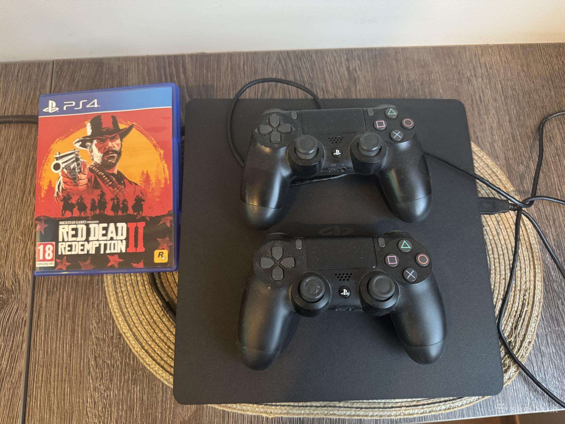 Ps4 + Rdr2 žaidimas + 2 pulteliai
