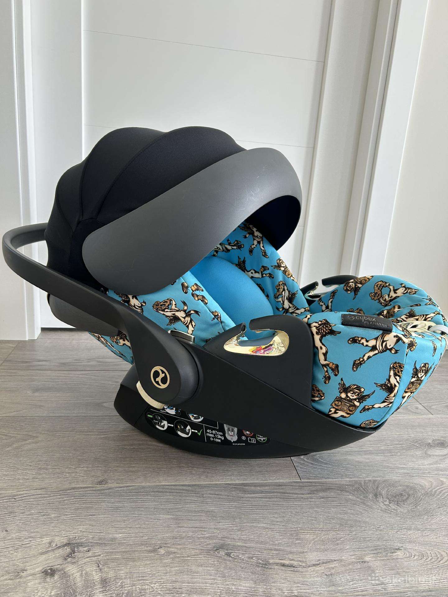 Cloud Z i- size by Jeremy Scott auto kedute