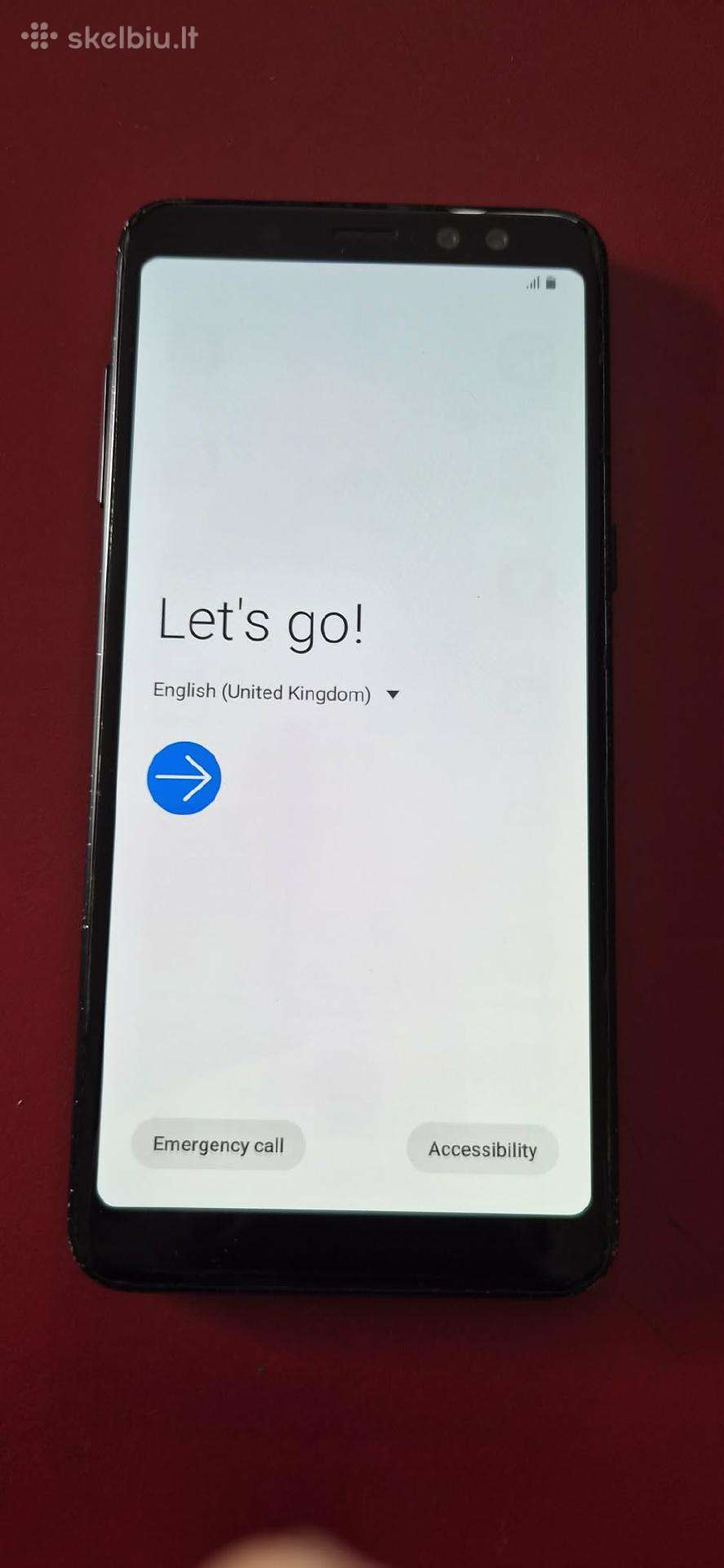 Samsung Galaxy A8, su įkrovikliu