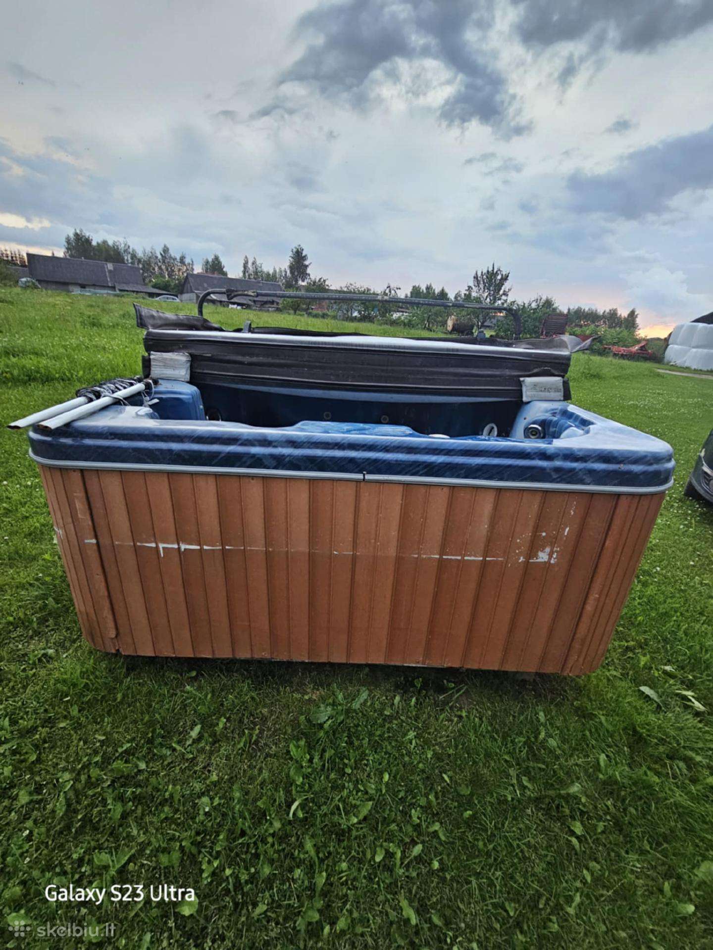 Lauko jacuzzi