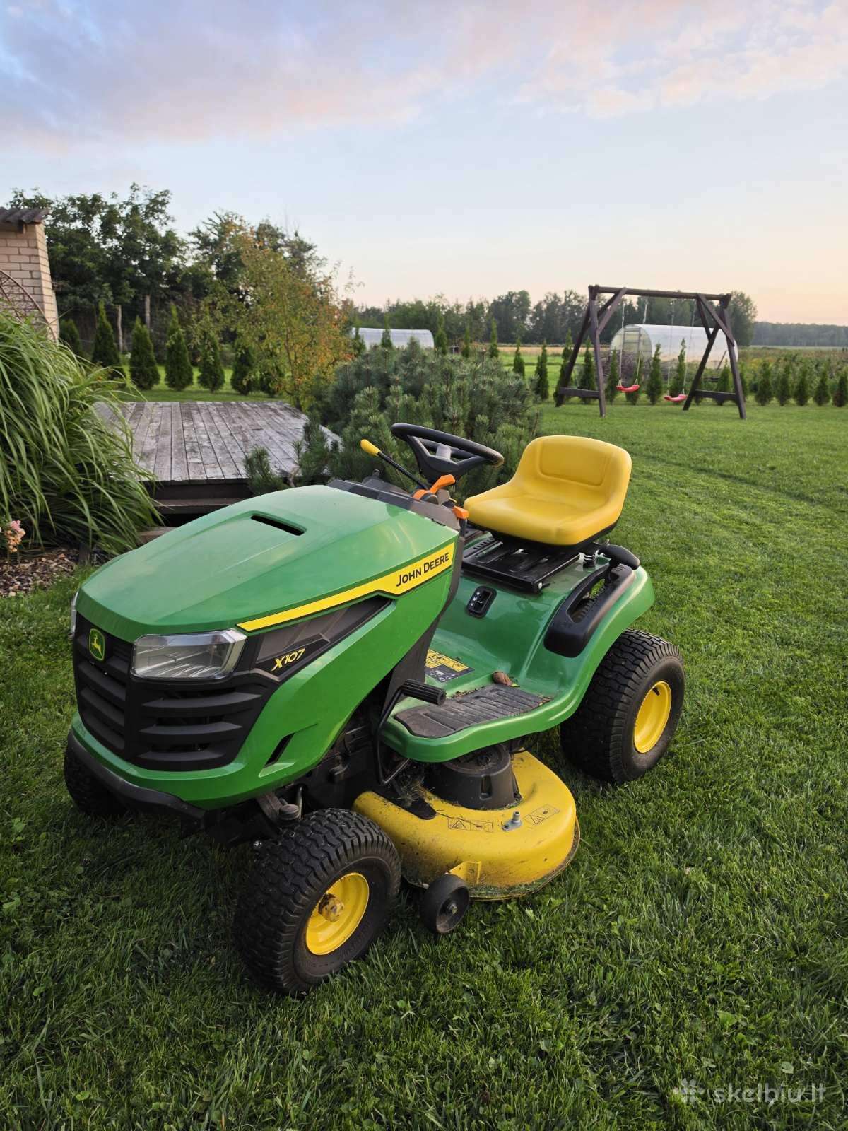 John Deere x107