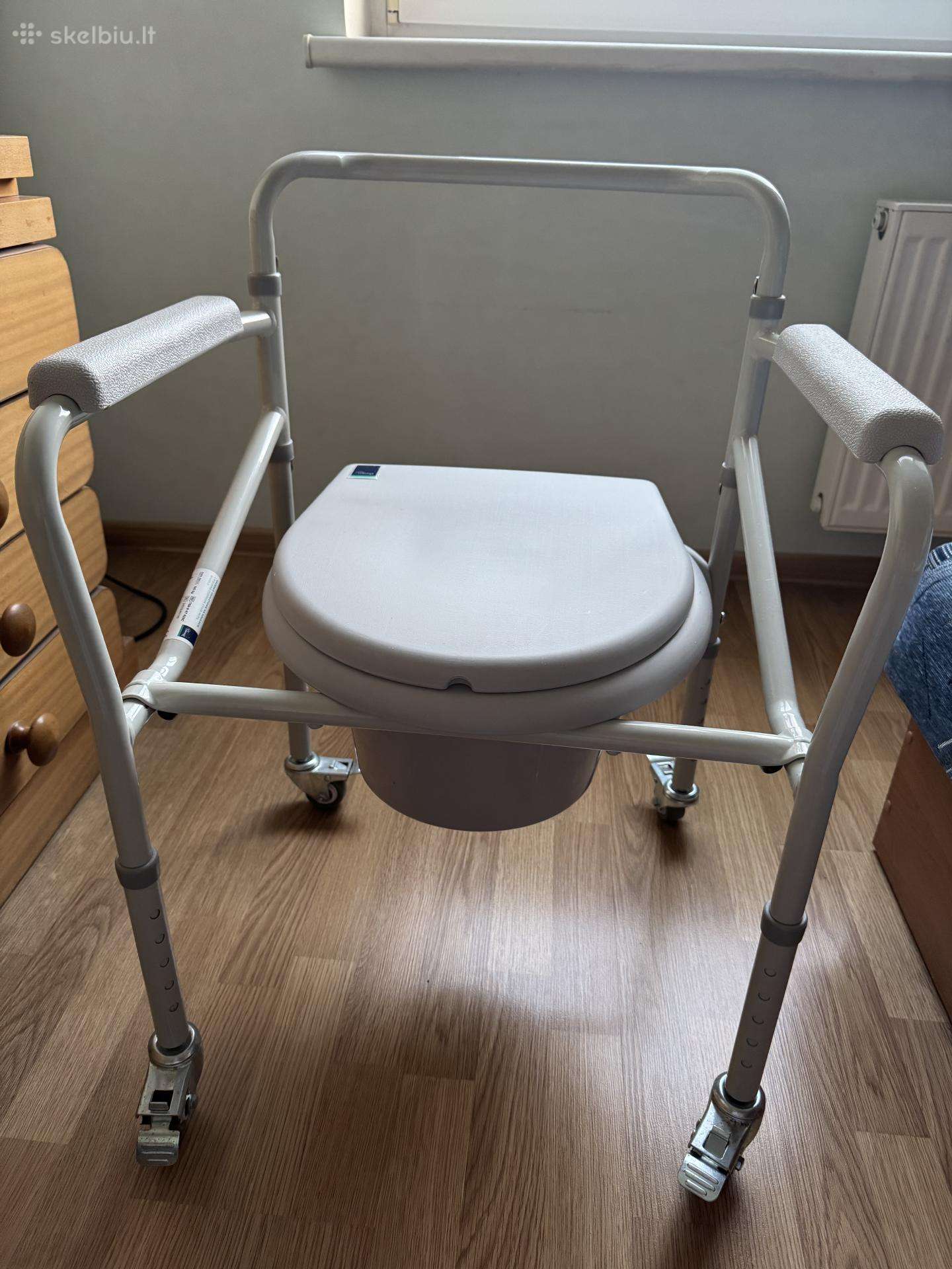 Pigiai parduodama kėdė-tualetas