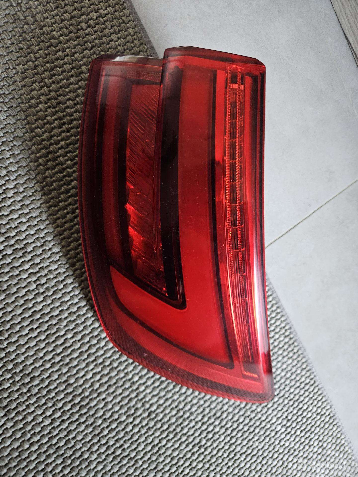 Audi A4 žibintai