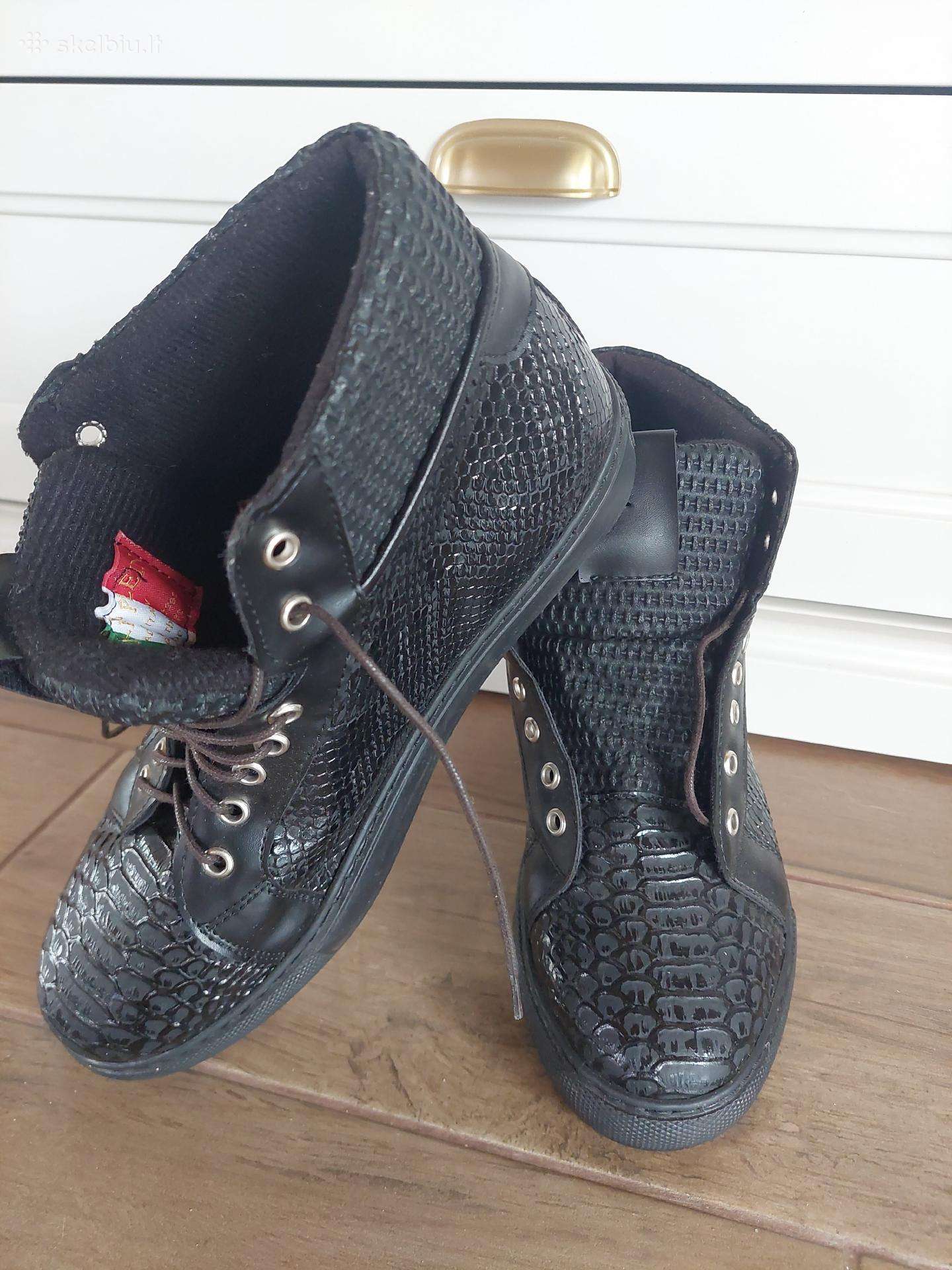 Phillip Plein pašiltinti aulinukai
