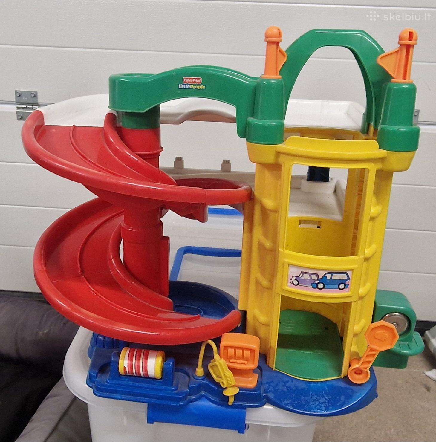 Dovanojama tik viskas kartu. Fisher price , šalmas