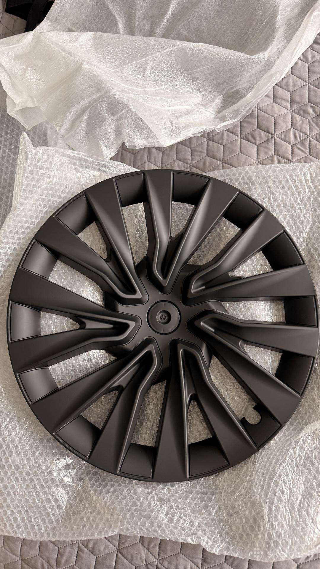 Tesla Model 3 Highland R18 ratų gaubtai / kalpokai