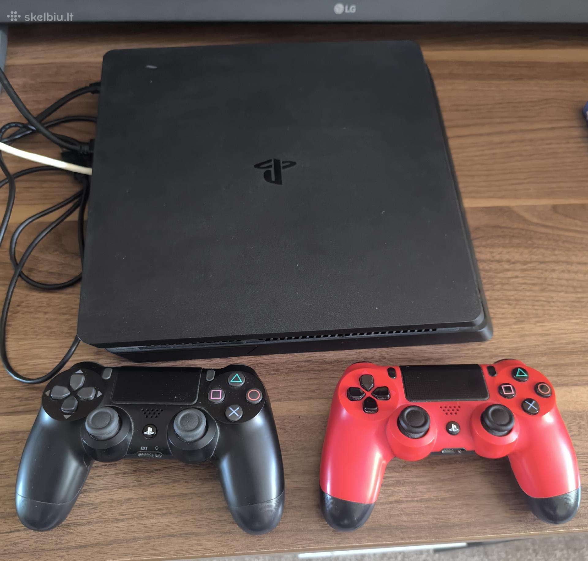 Playstation 4 Slim 1 TB + 2 pultai + 7 žaidimai