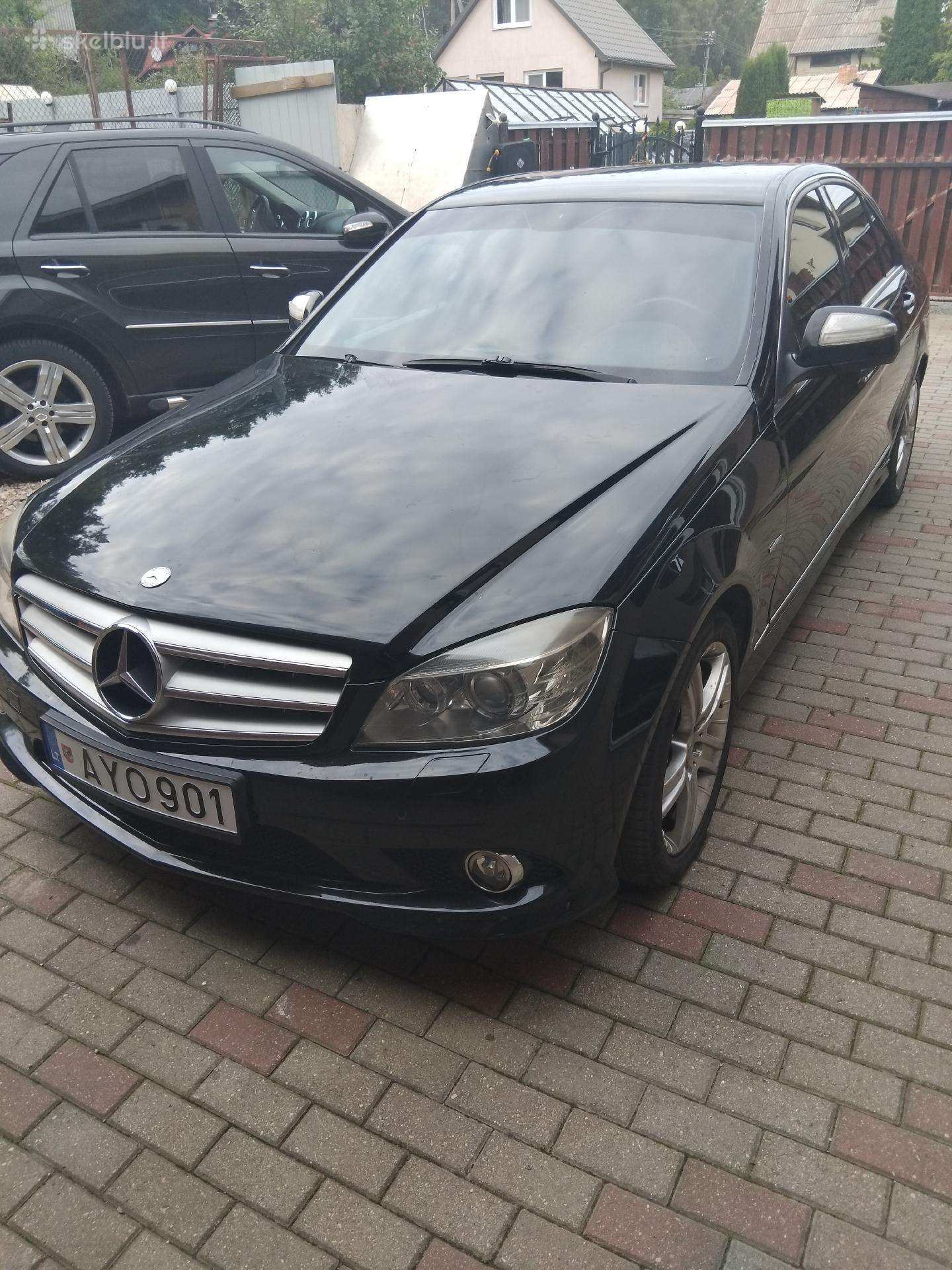Mercedes benz c320.
