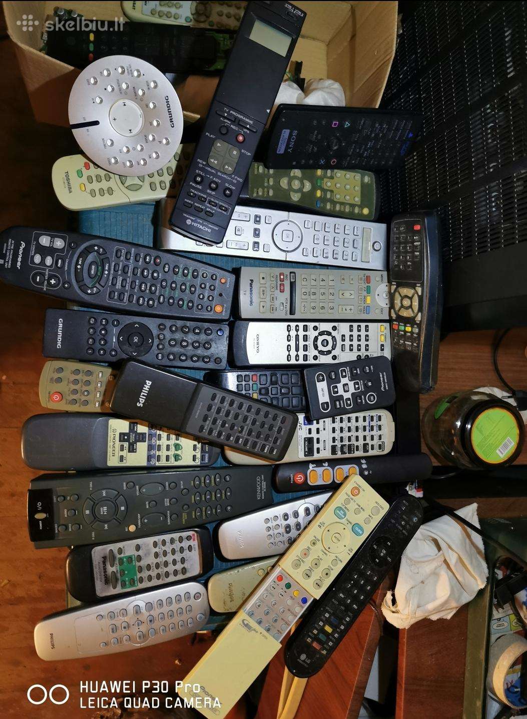Įvairūs audio ir TV valdymo pulteliai