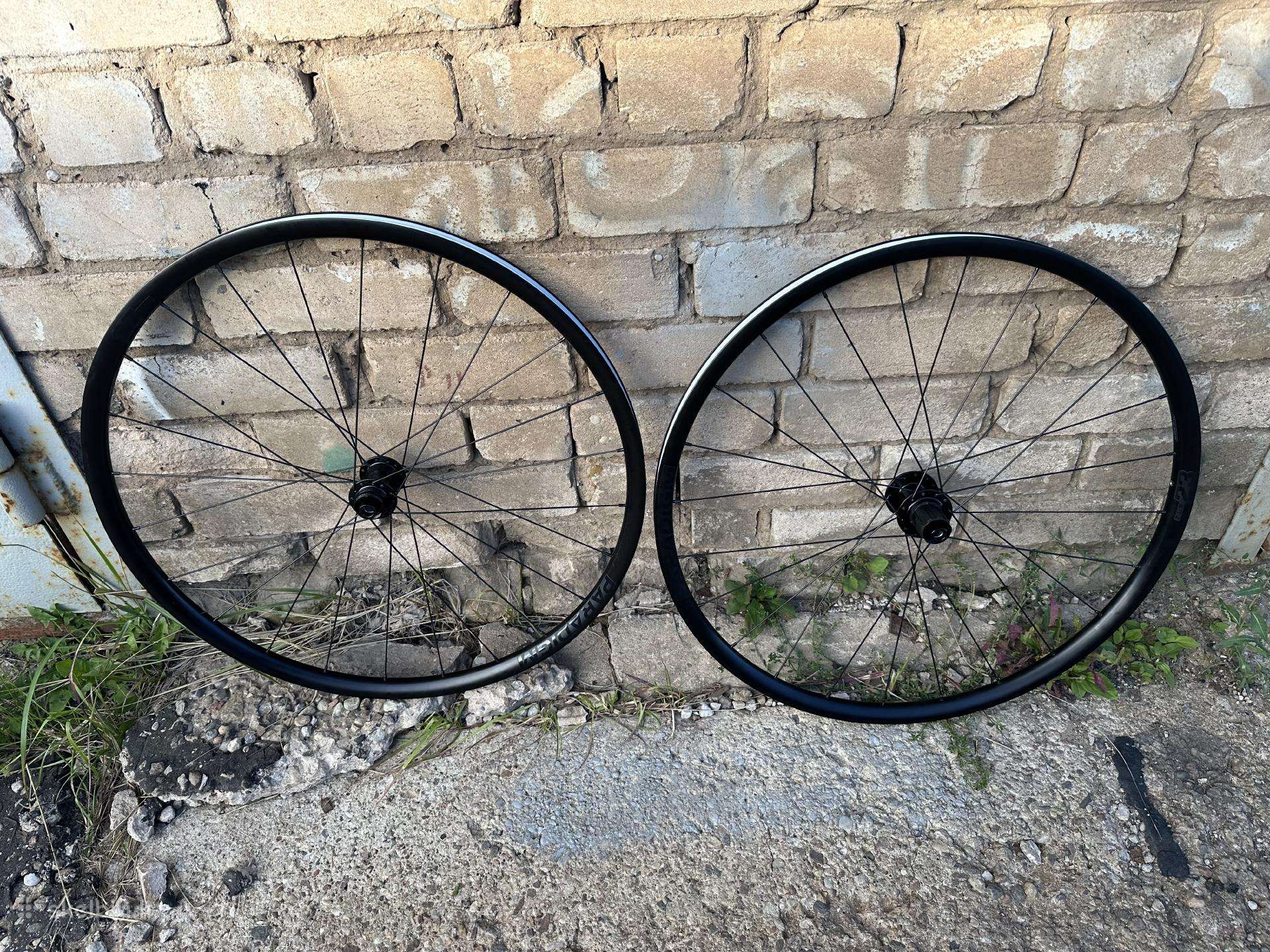 Bontrager Paradigm Tlr23 dviračio ratai