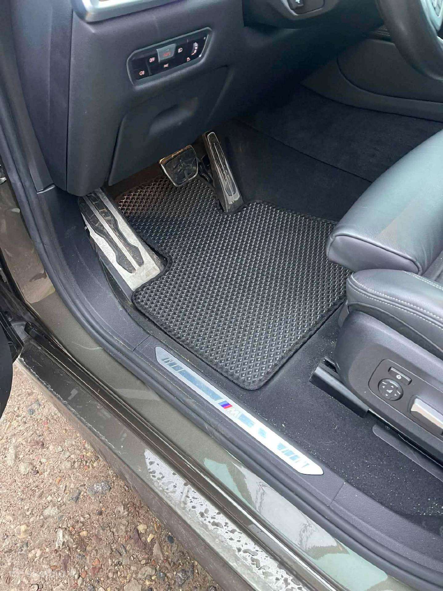 Kilimėliai automobiliams.