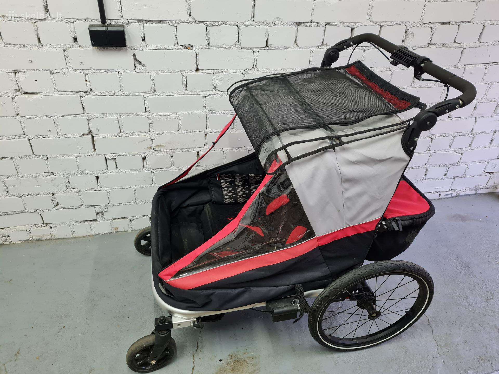 Daniška dviračio priekaba dviems vaikams
