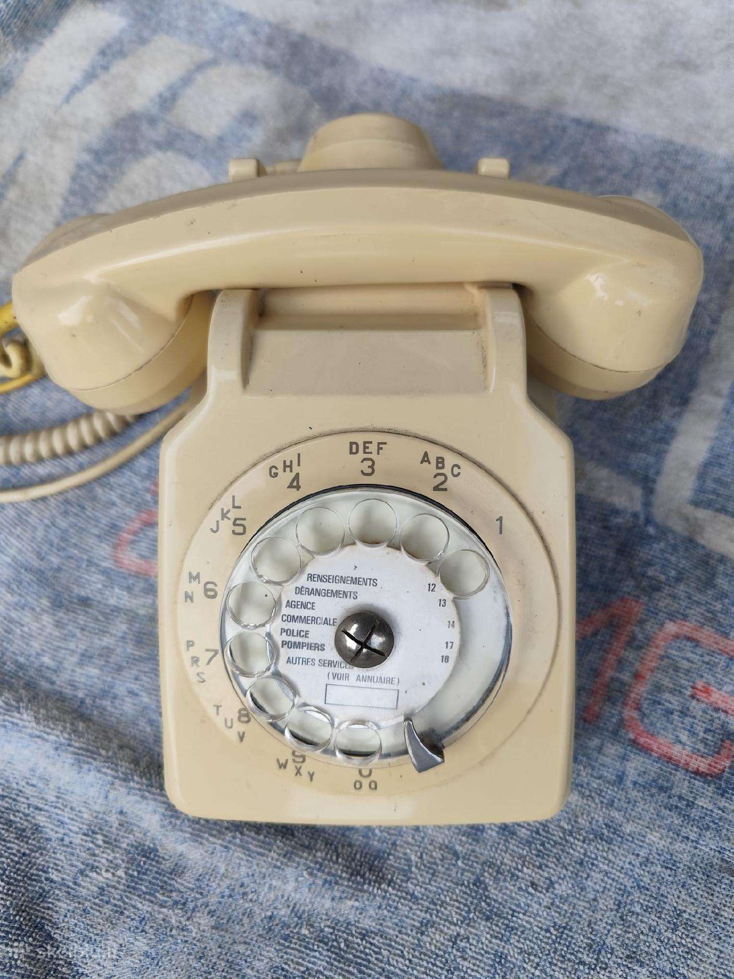 Senas telefono aparatas