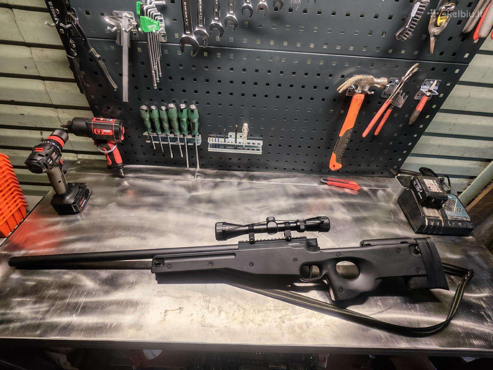 Airsoft sniper rifle well