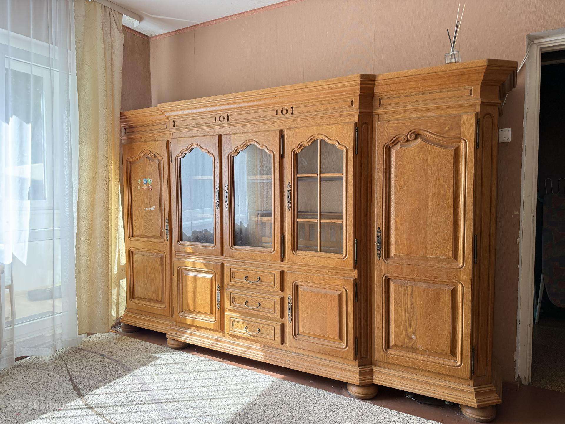 Parduodama ažuolo masyvo sekcija
