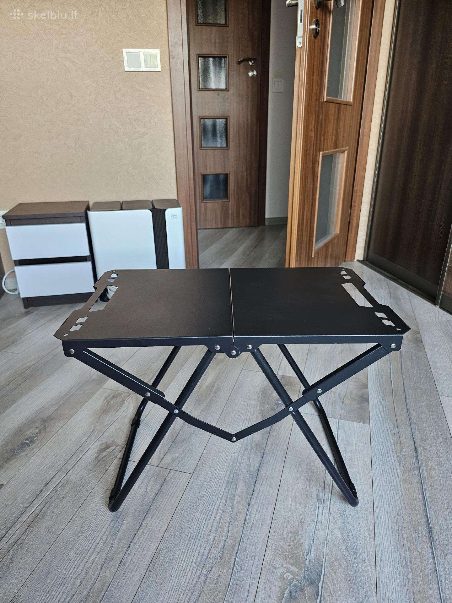 Naujas kompaktiškas staliukas