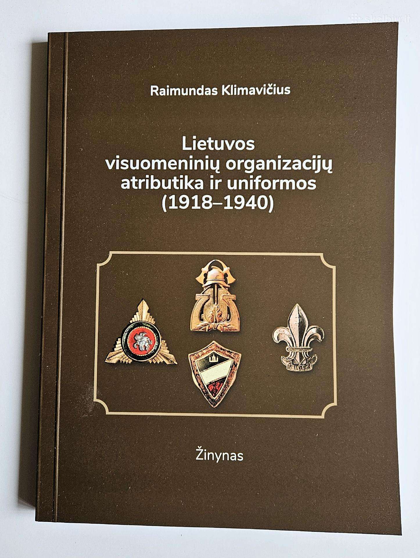 Tarpukario organizacijų atributika ir uniformos