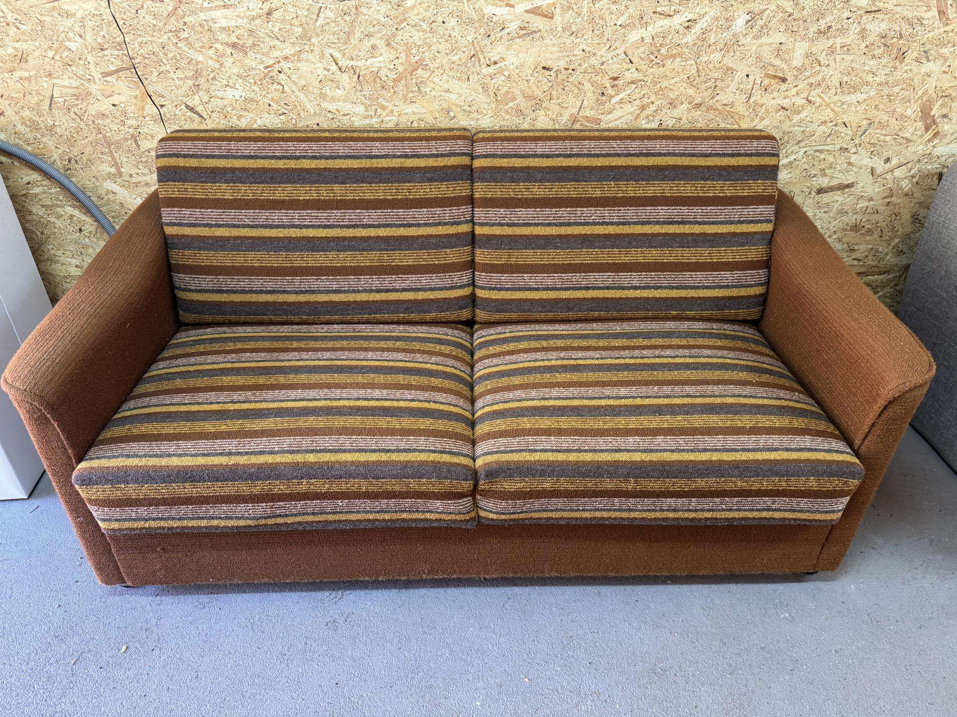Parduodama sofa - lova su miegama dalim