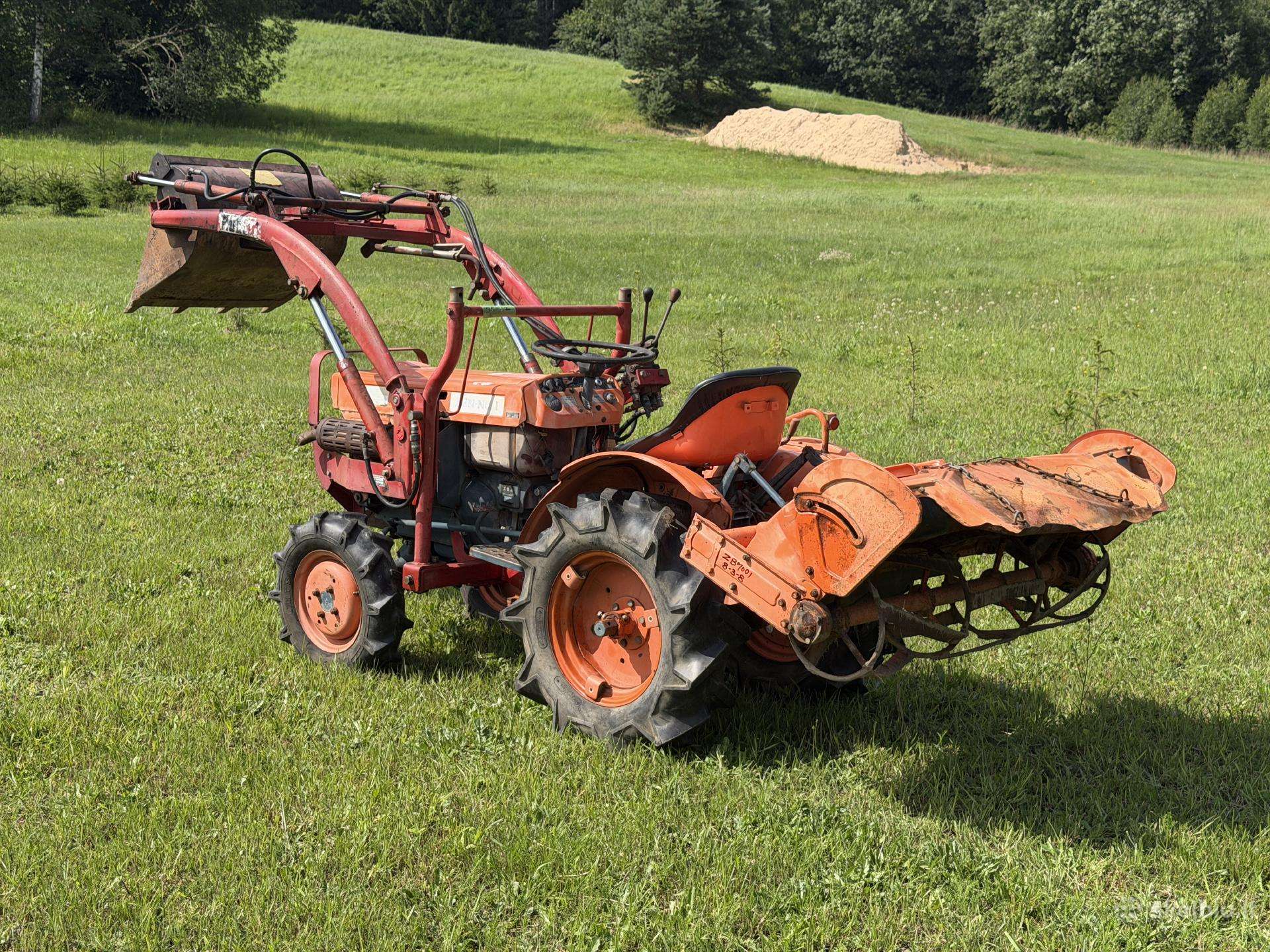 Kubota ZB7001, tractors