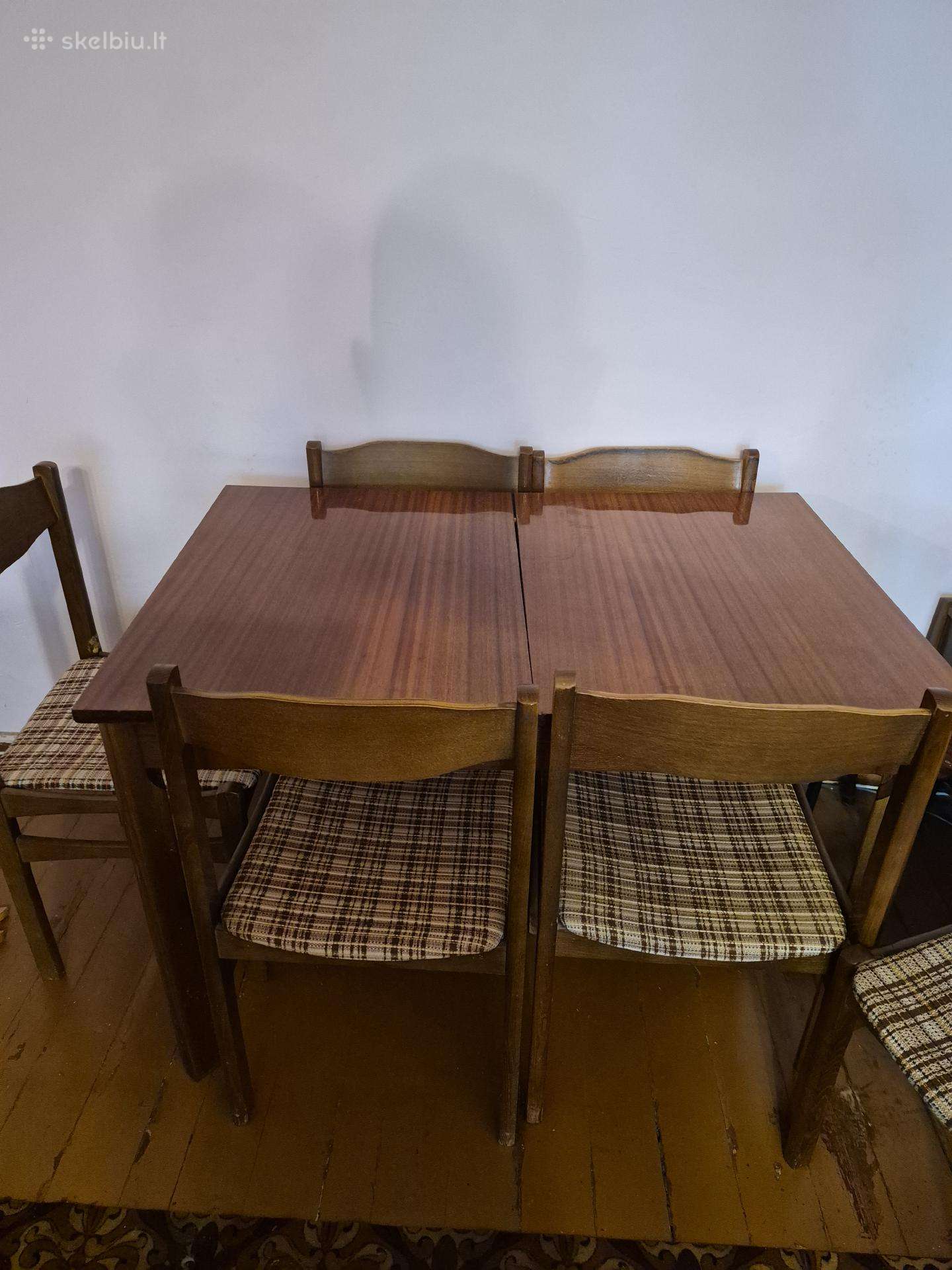 Vintažinis stalas su 6 kedemis