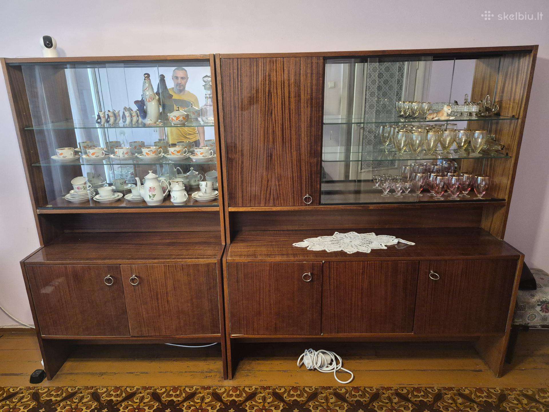 Sovietinio stiliaus svetainės sekcija