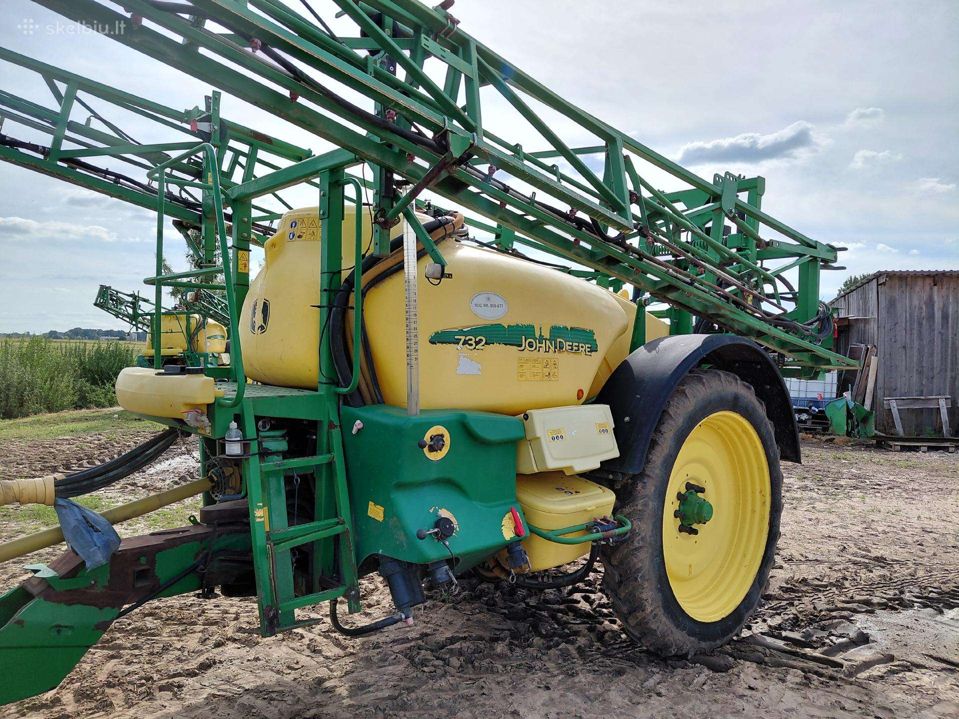 John Deere 732, sprayers