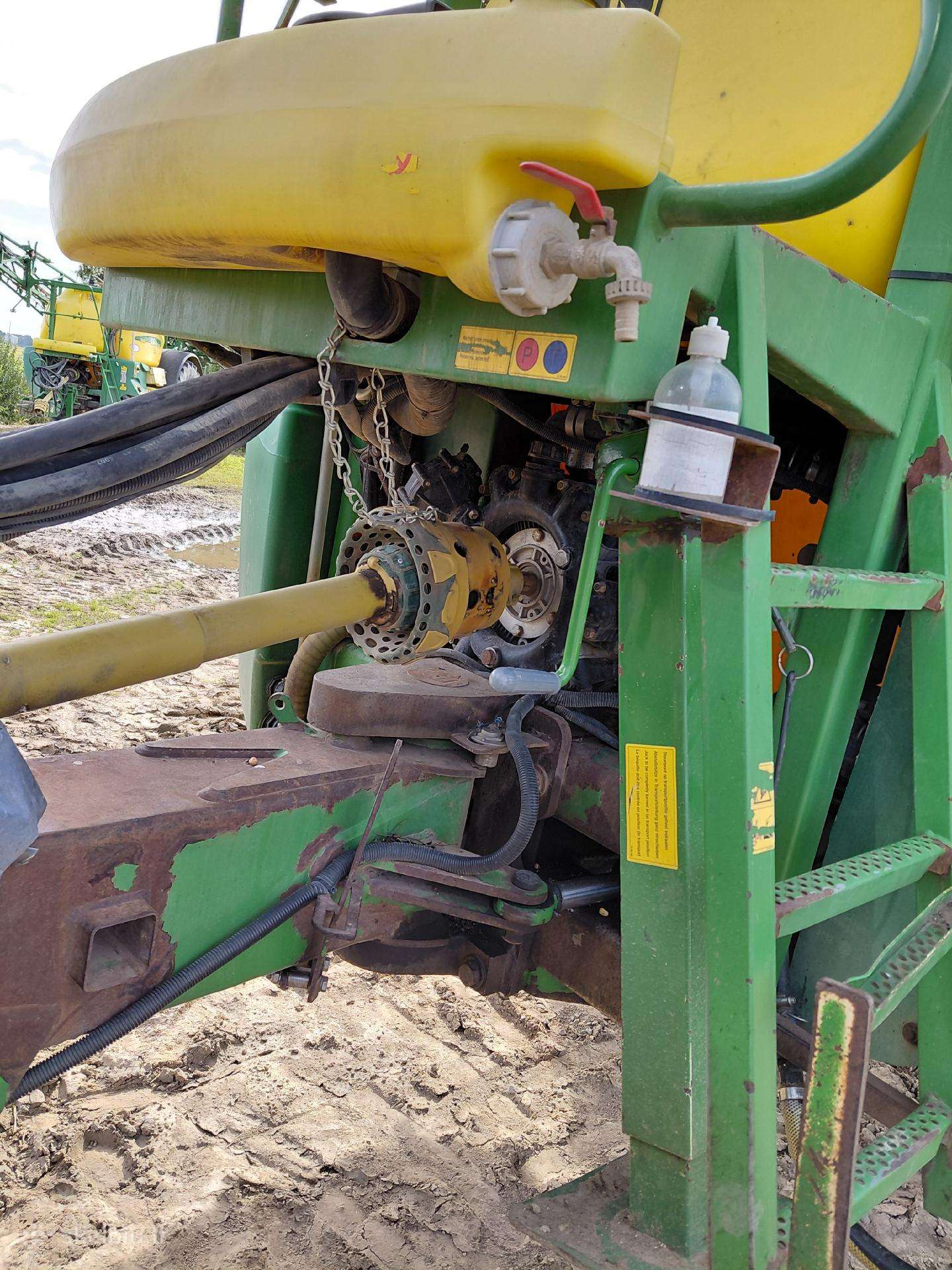 John Deere 732, sprayers