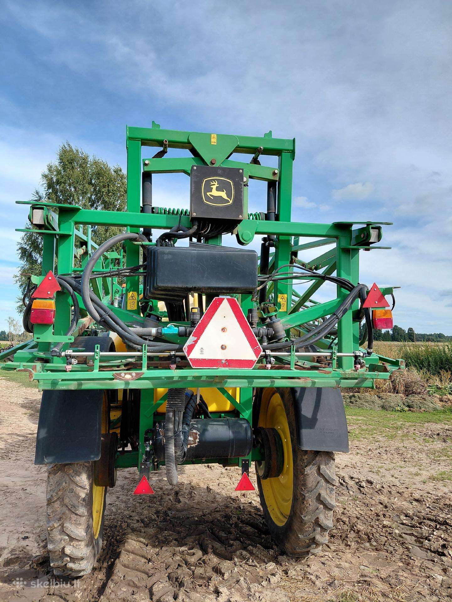 John Deere 732, sprayers