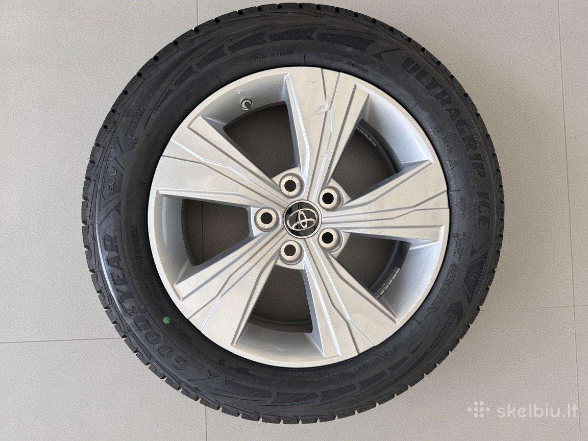 Nauji originalus toyota ratai su žeminem padangom