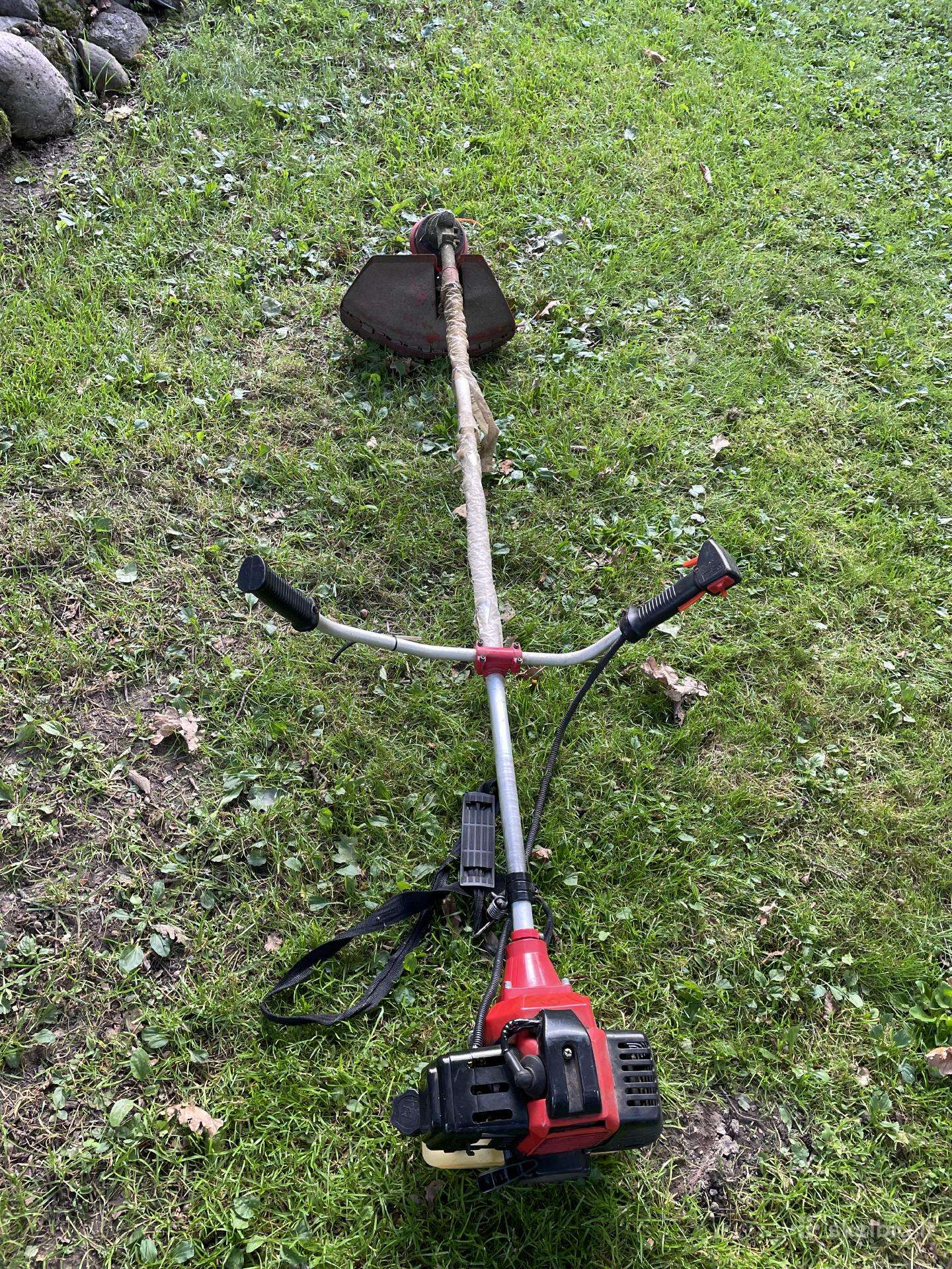 Parduodame benzininį trimerį Stocker