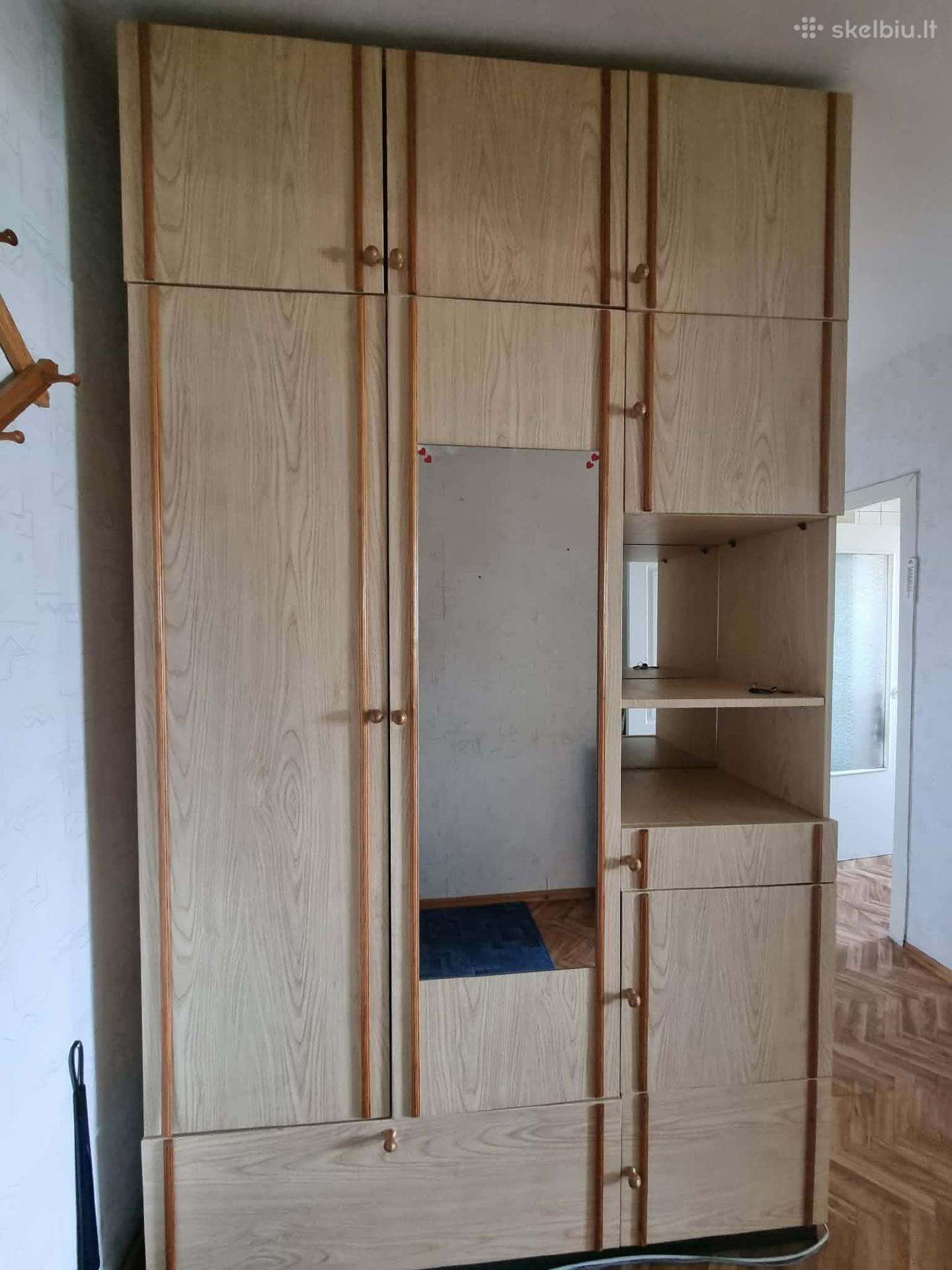 Dovanoju puikiai išlaikytą spintą