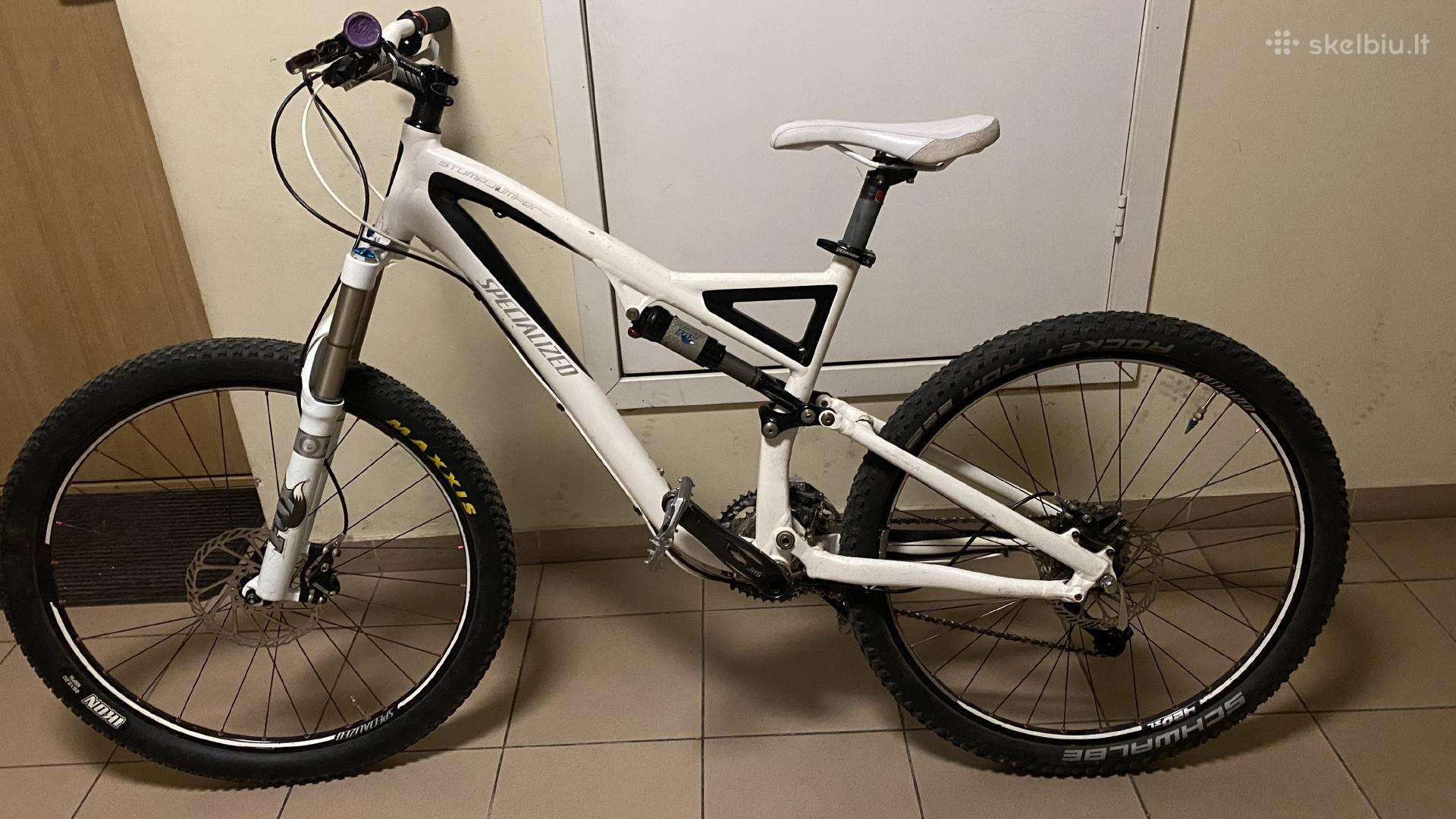 Specialized pilnos amortizacijos kalnų dviratis