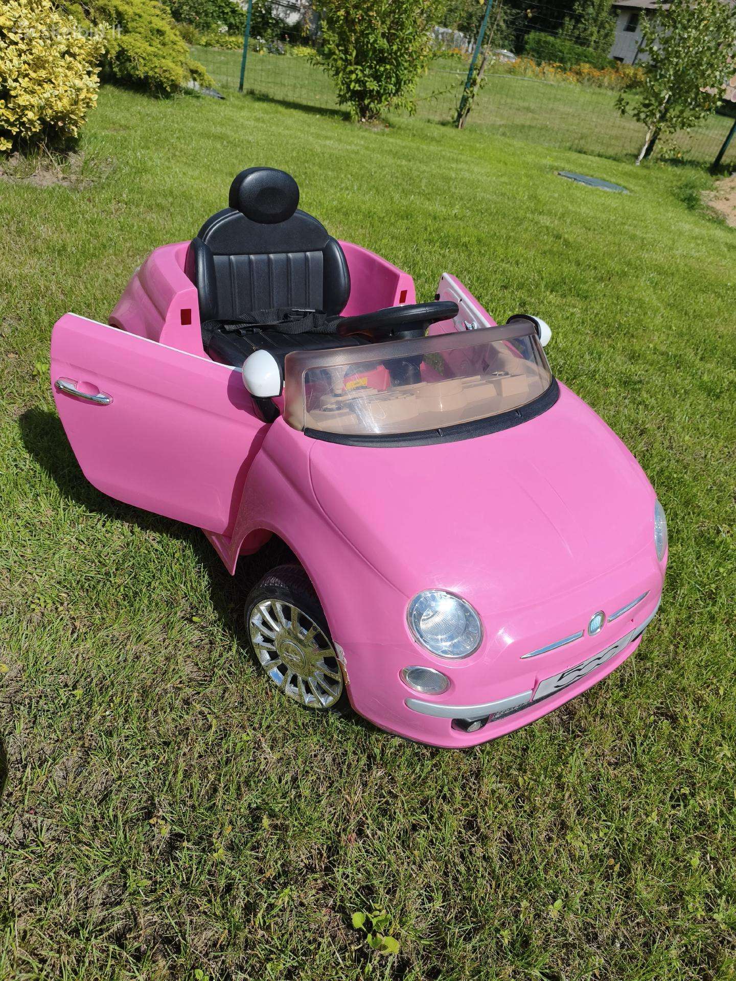 Parduodame Fiat ir triratuka.