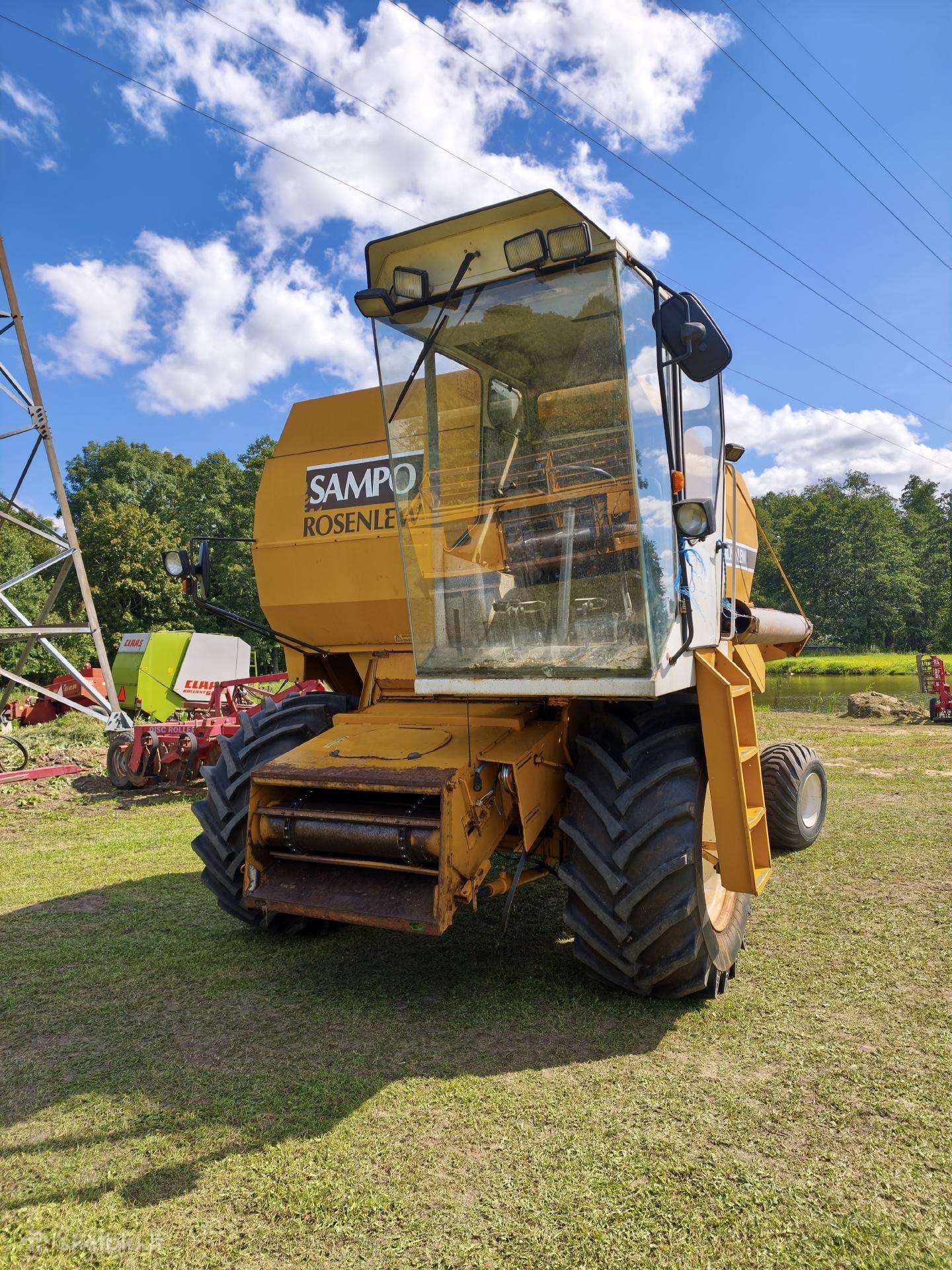 New Holland 8030, kombainai