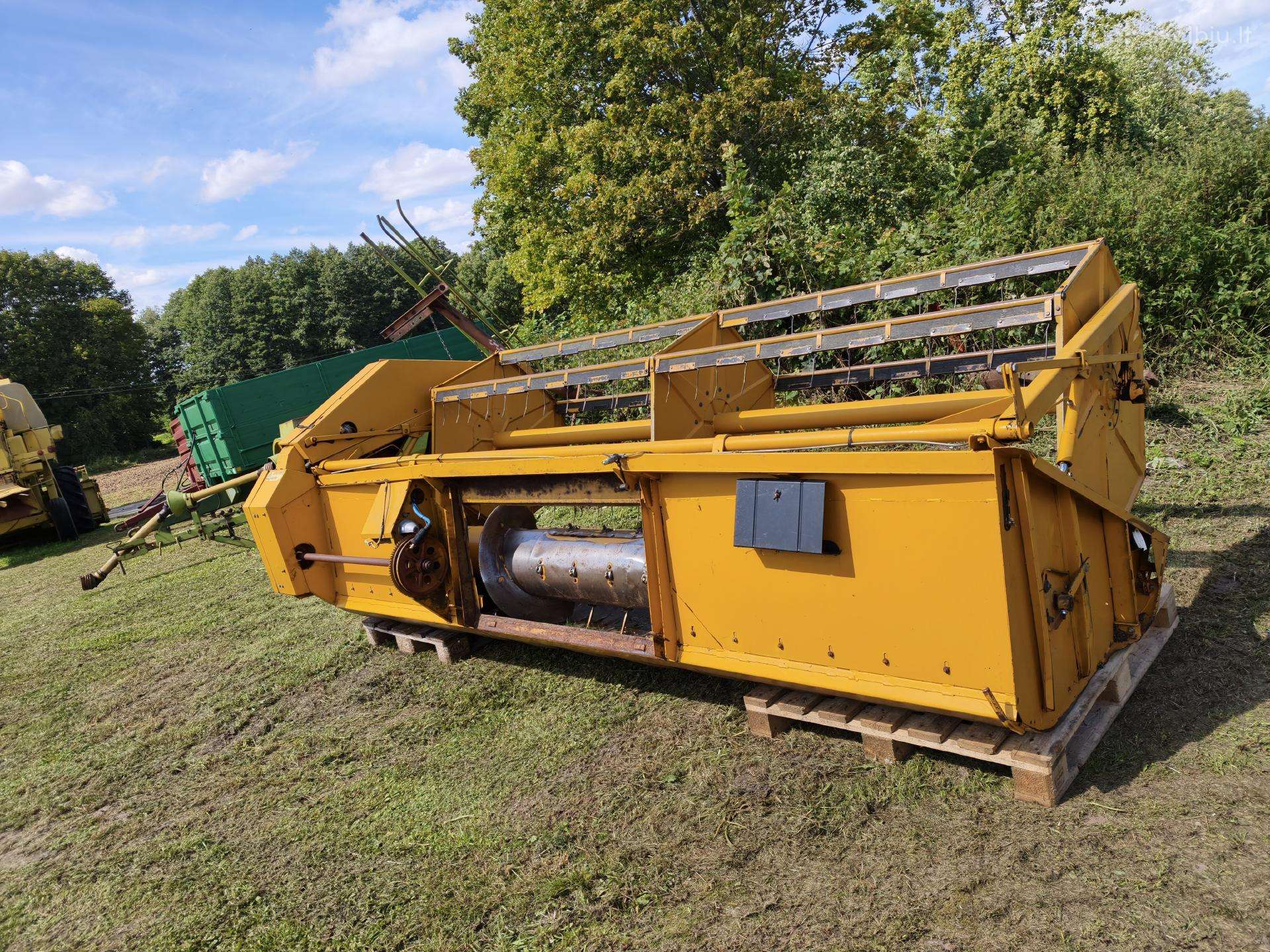 New Holland 8030, kombainai