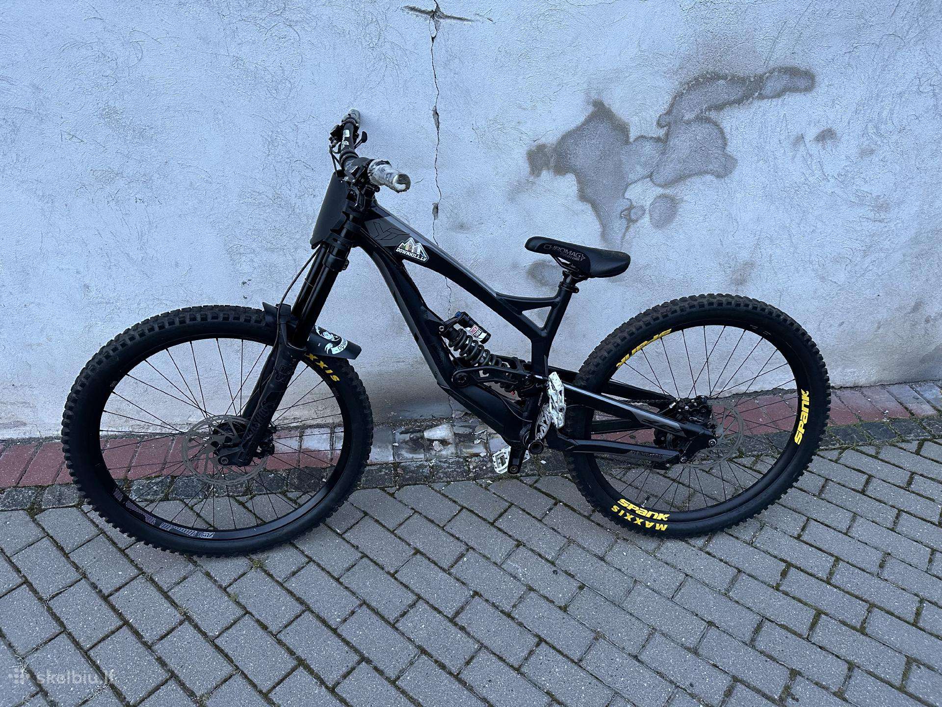 YT Industries Tues AL kalnų dviratis (downhill)