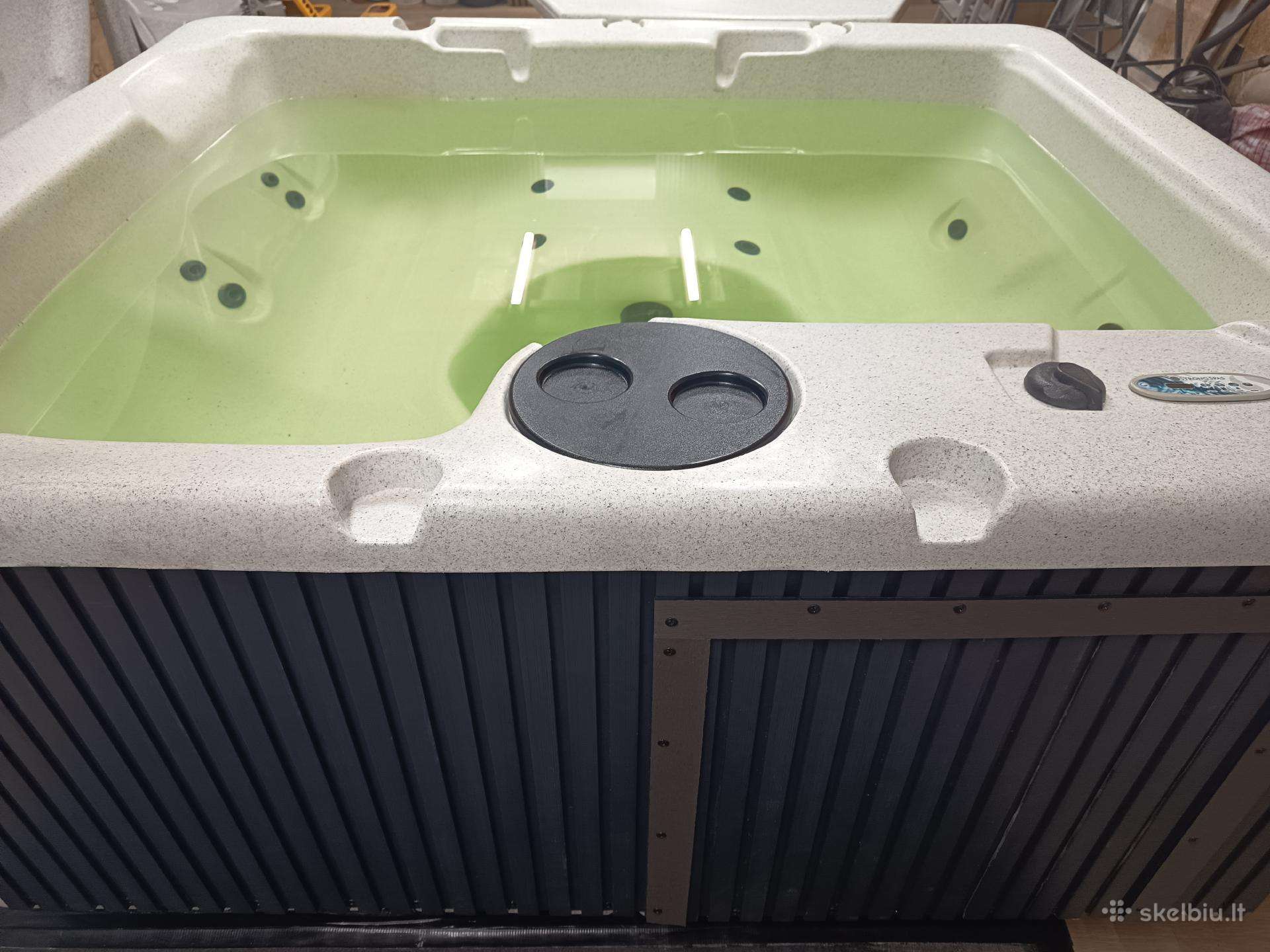 Lauko sūkurinė vonia jacuzzi