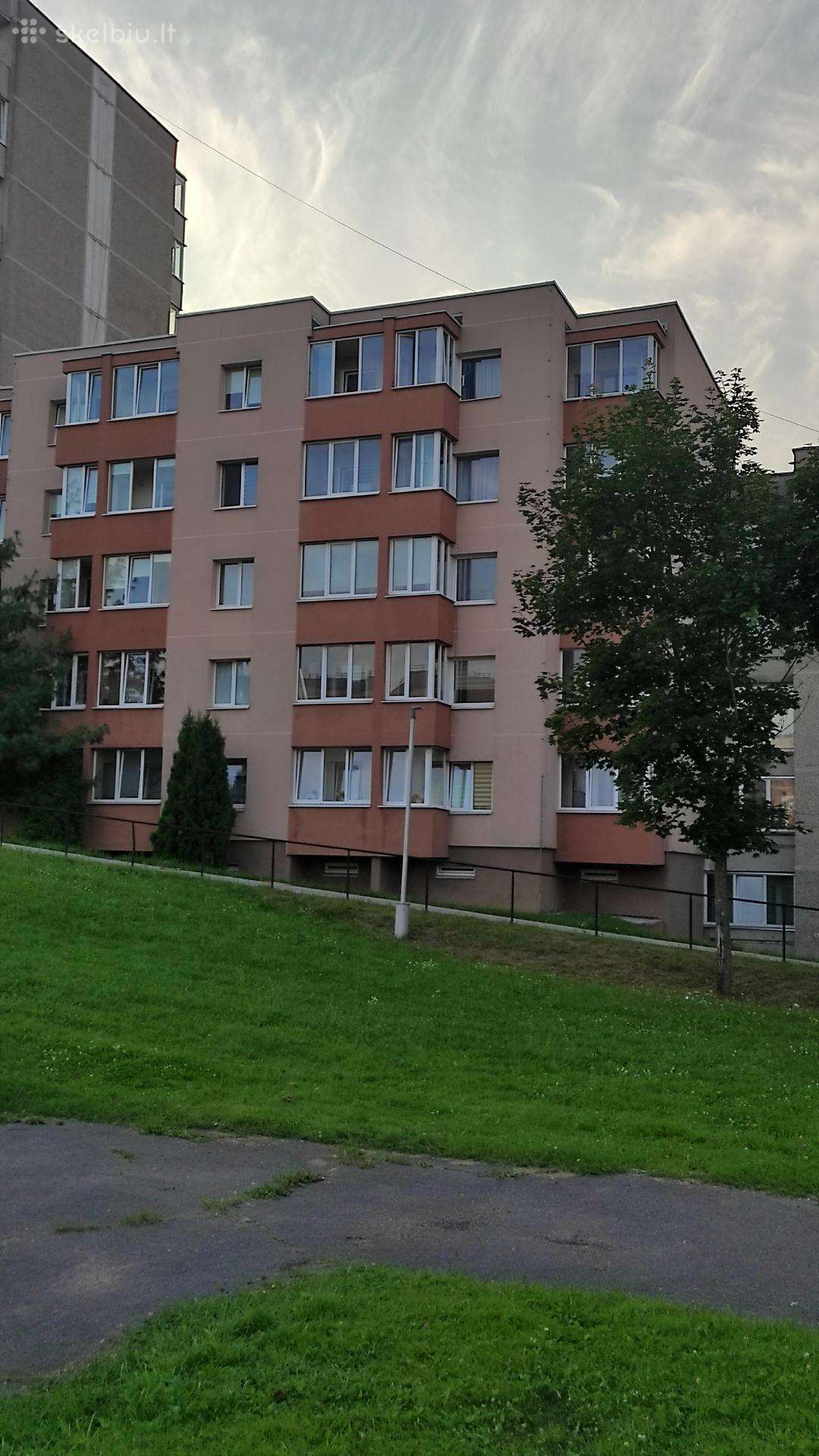 Parduodamas Trijų Kambarių Butas Penktame Aušte