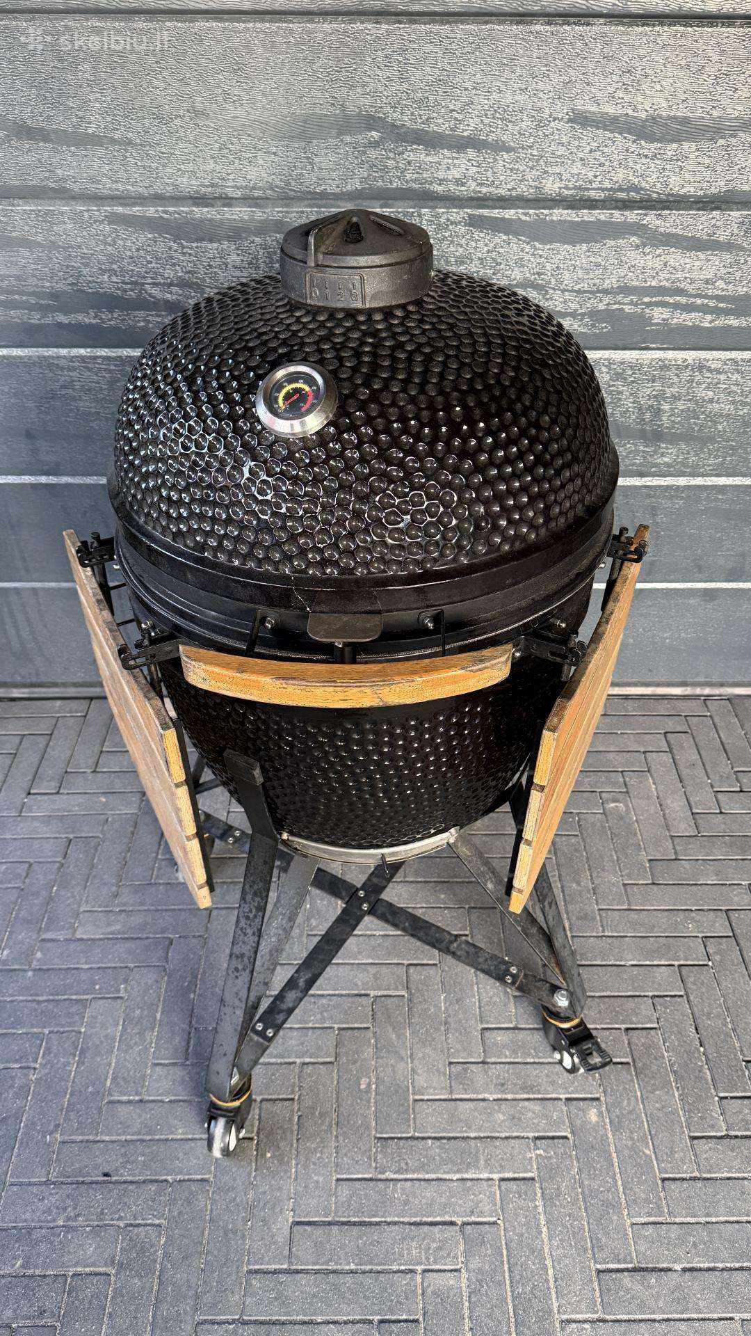 Kamado Bono Grande skilusiu viršumi