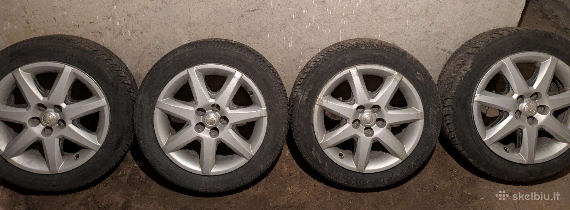 Toyota Prius ratlankiai R16 su žieminėm padangom