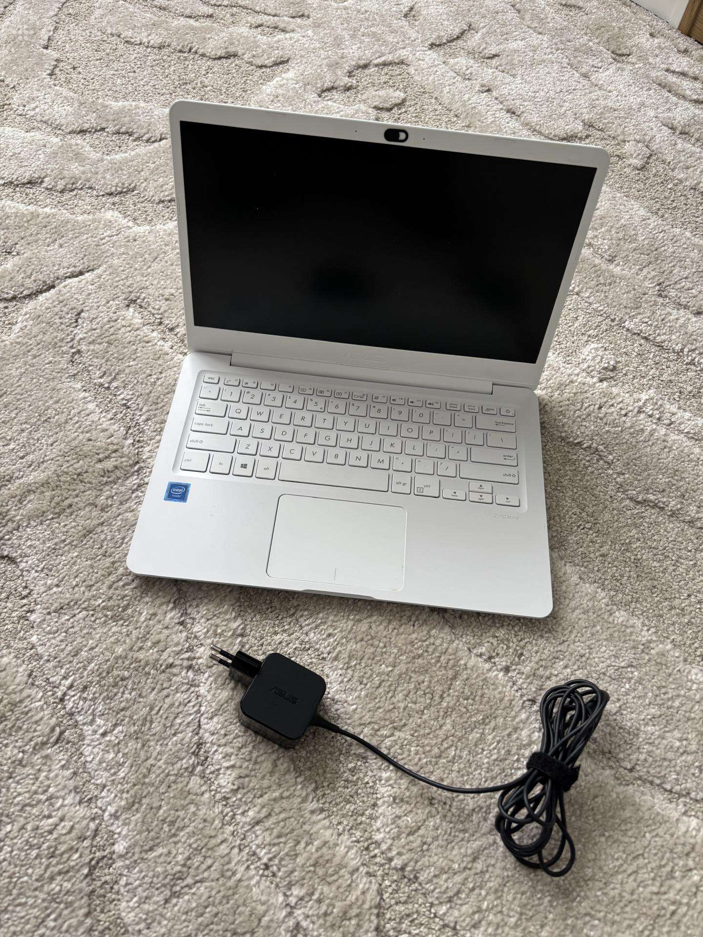 Asus kompiuteris