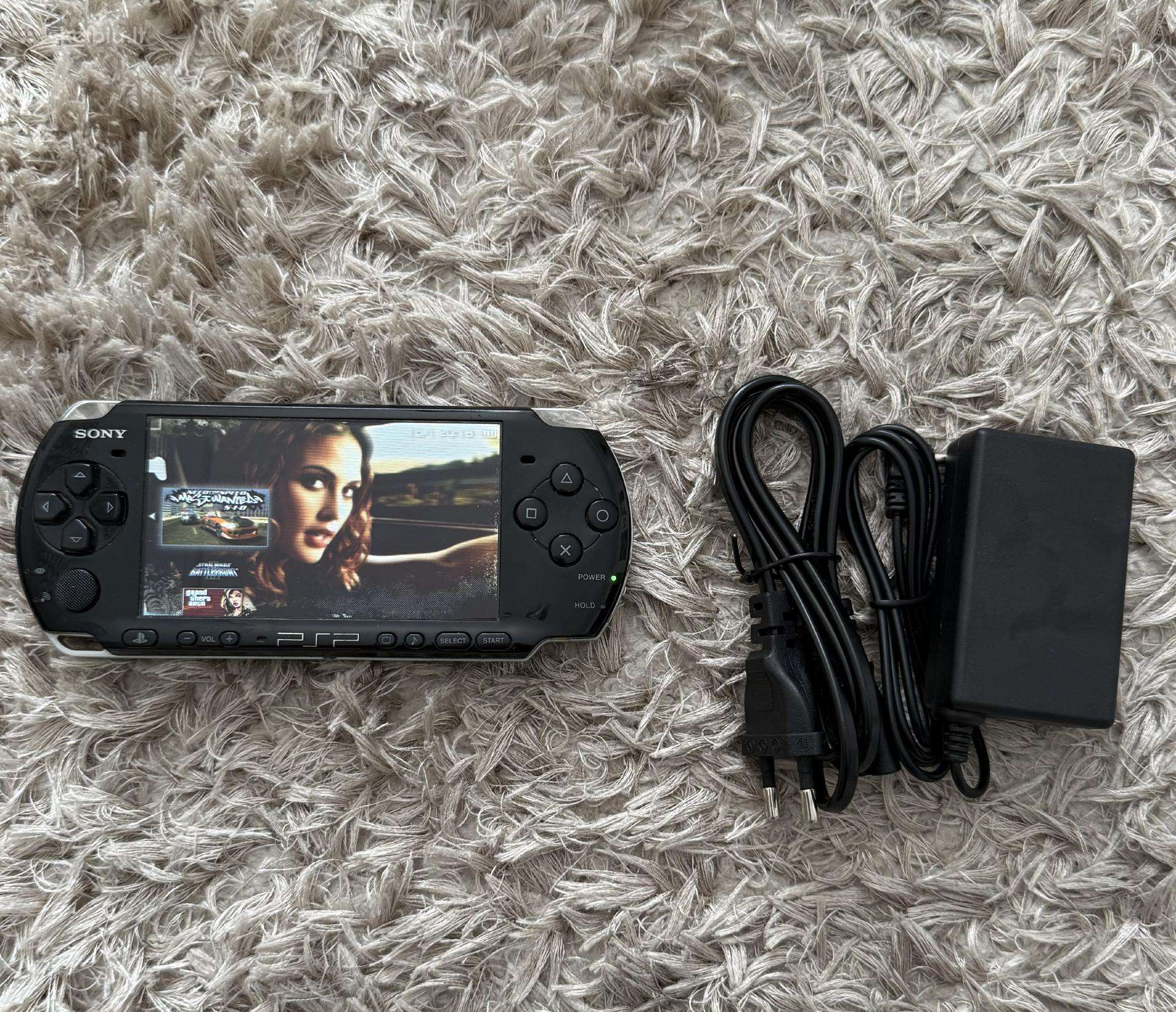 PSP 3000 + Daug zaidimu!
