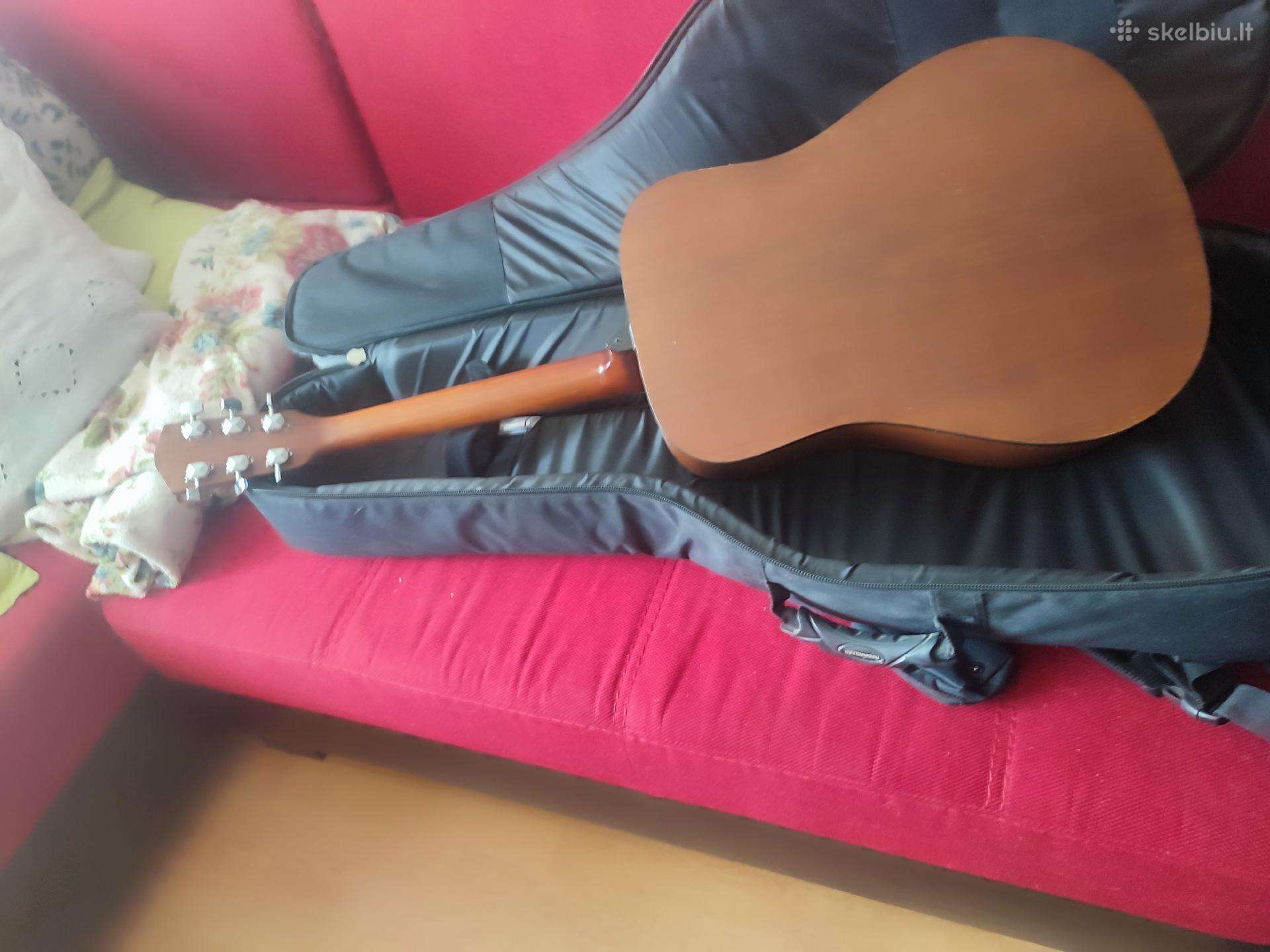 Parduodamos dvi gitaros