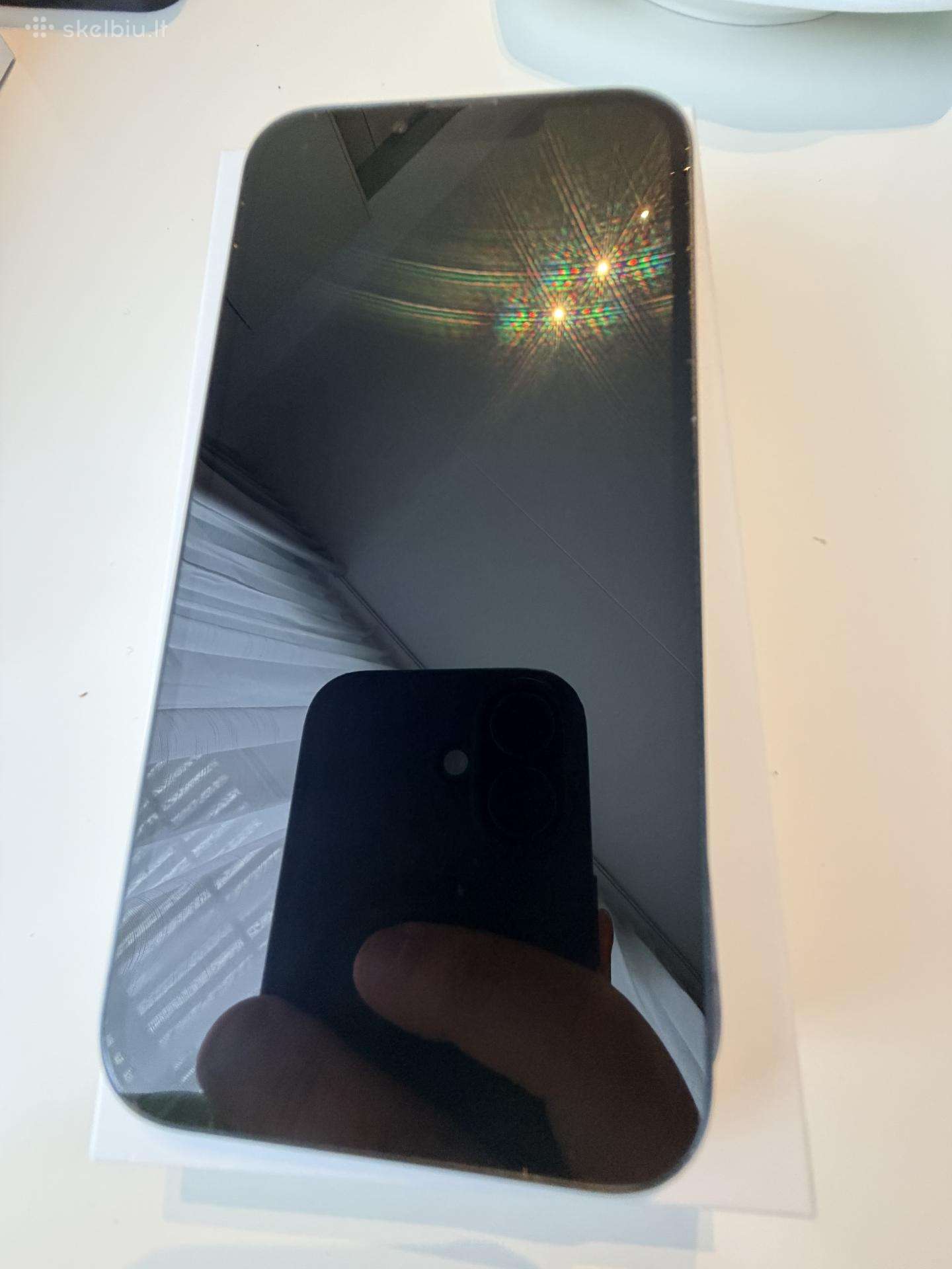 iPhone 13 su garantija