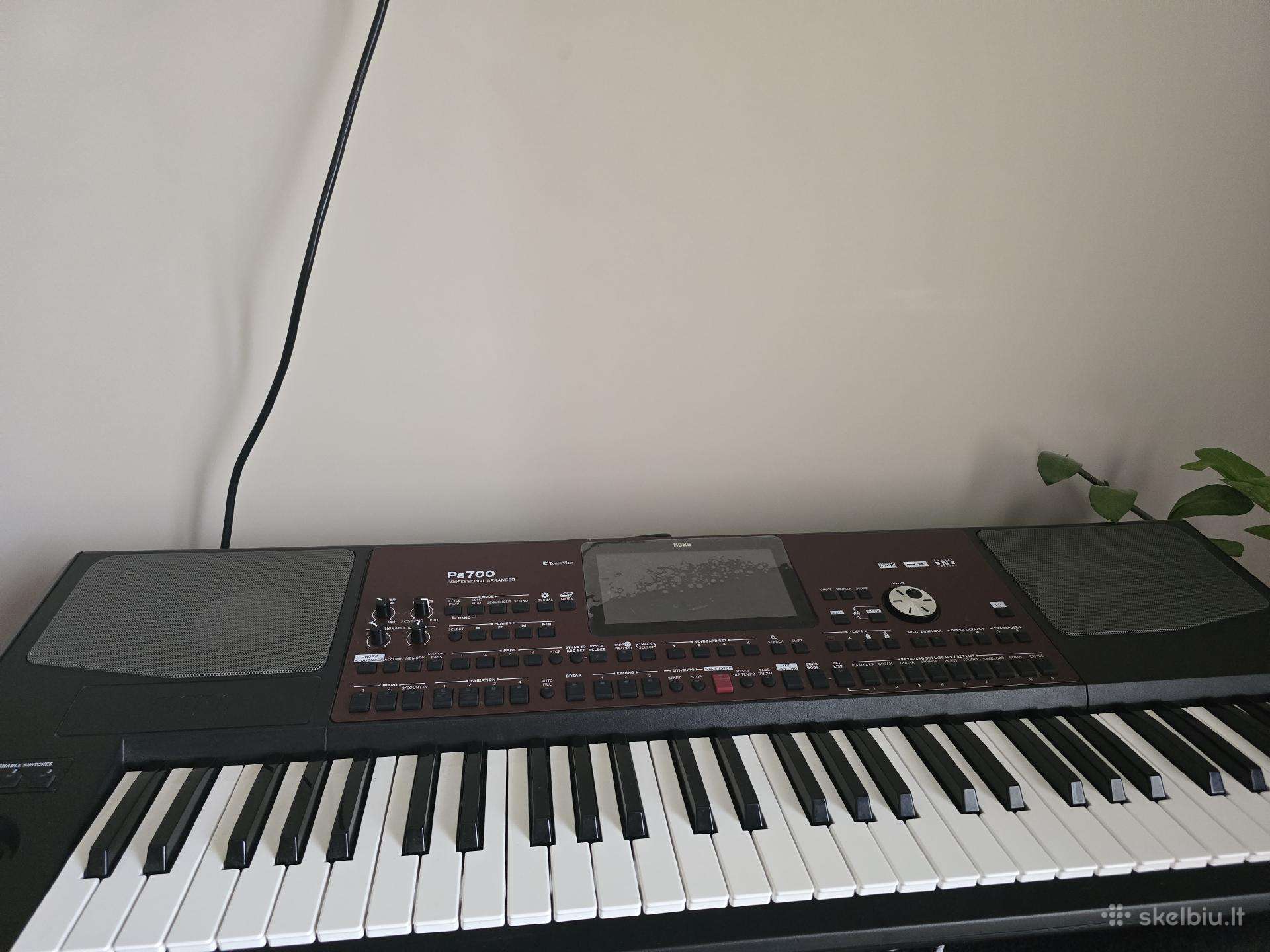 Korg Pa700 sintezatorius