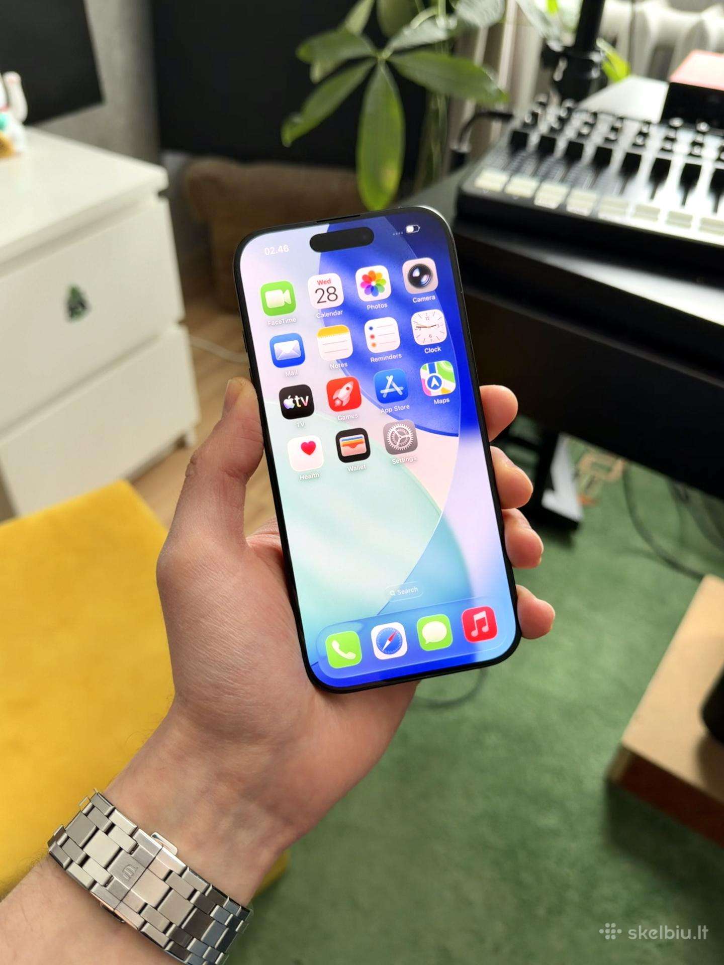 iPhone 16 Pro Black Titanium