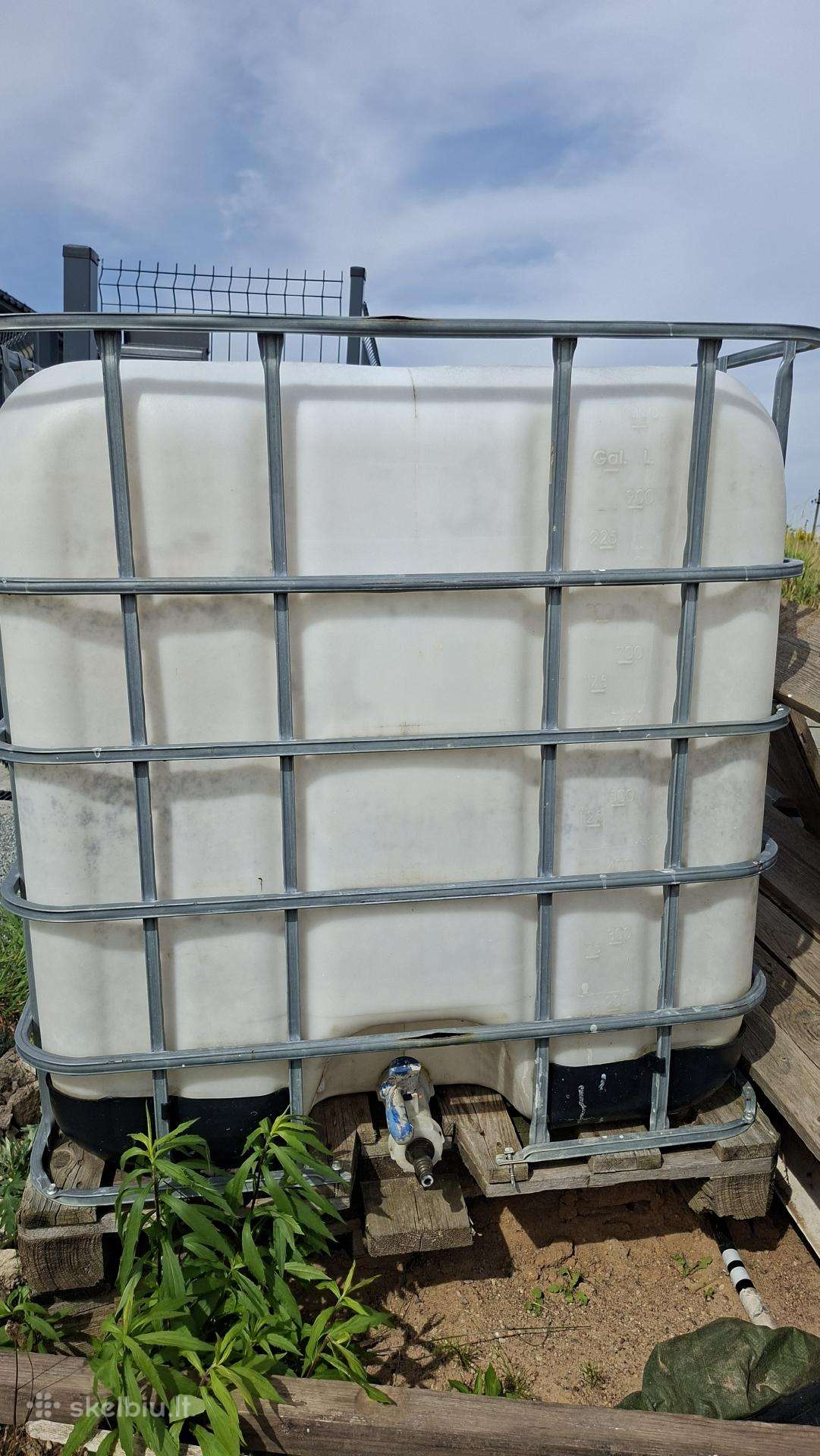 Parduodamas Ibc konteineris 1000l.