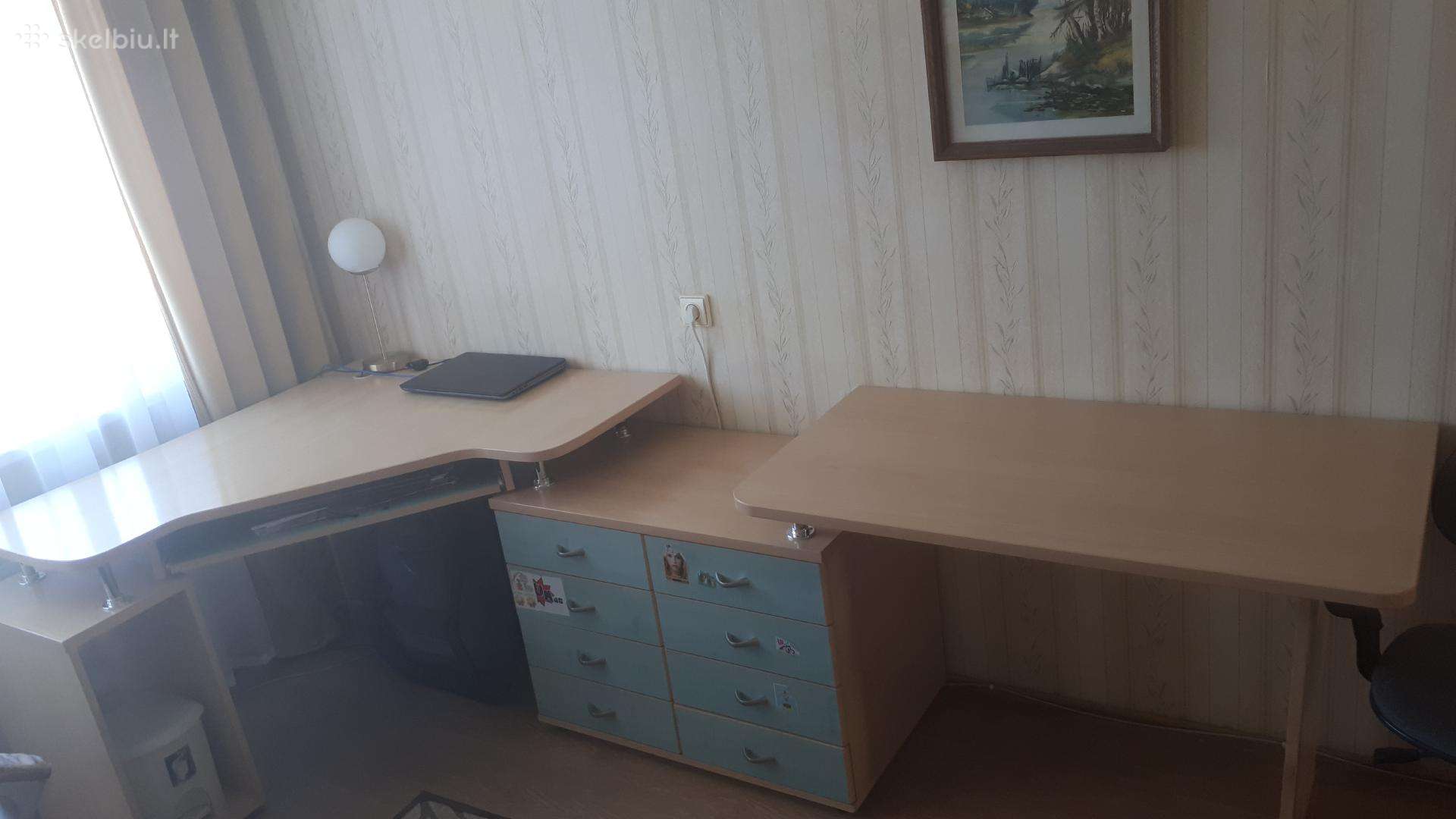 Dovanoju rašomuosius stalus ir kėdę