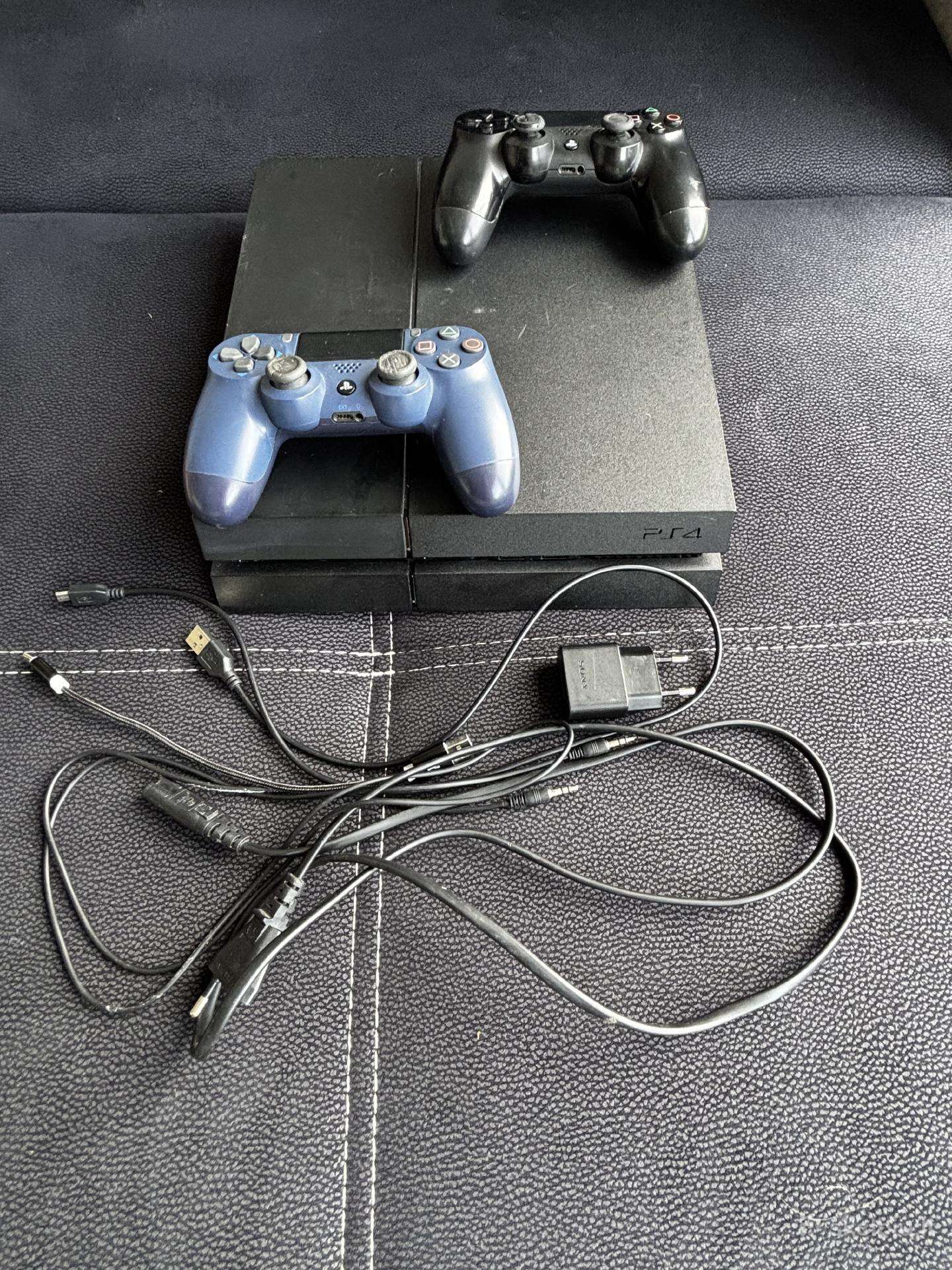 Playstatyion 4 500gb su priedais