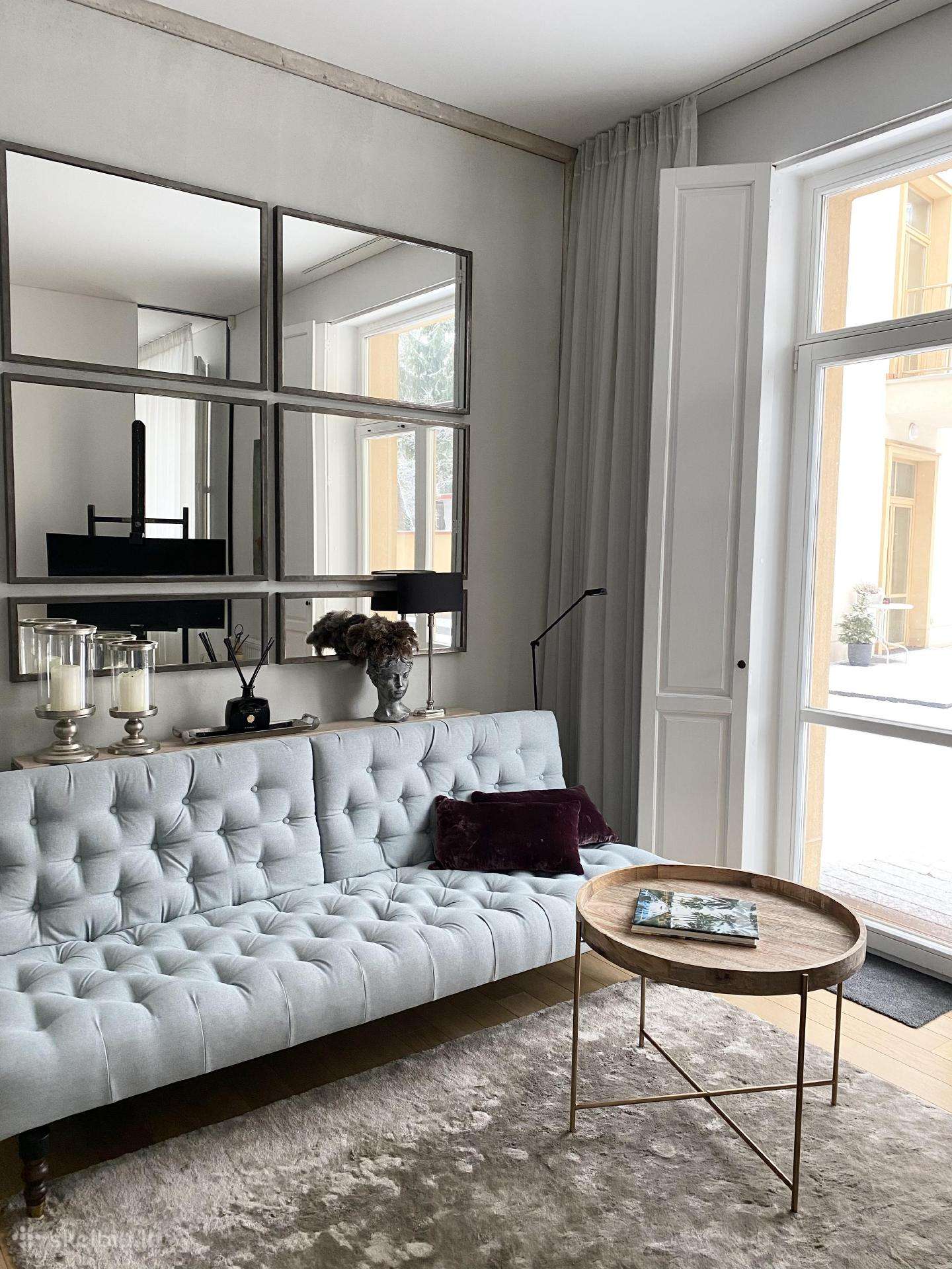 Sofa-lova, pirkta „Domus galerijoje“ už 1 400 €.